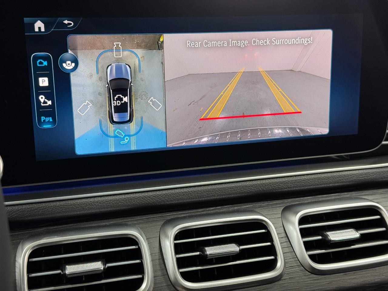 Mercedes-Benz GLE Vehicle Full-screen Gallery Image 37