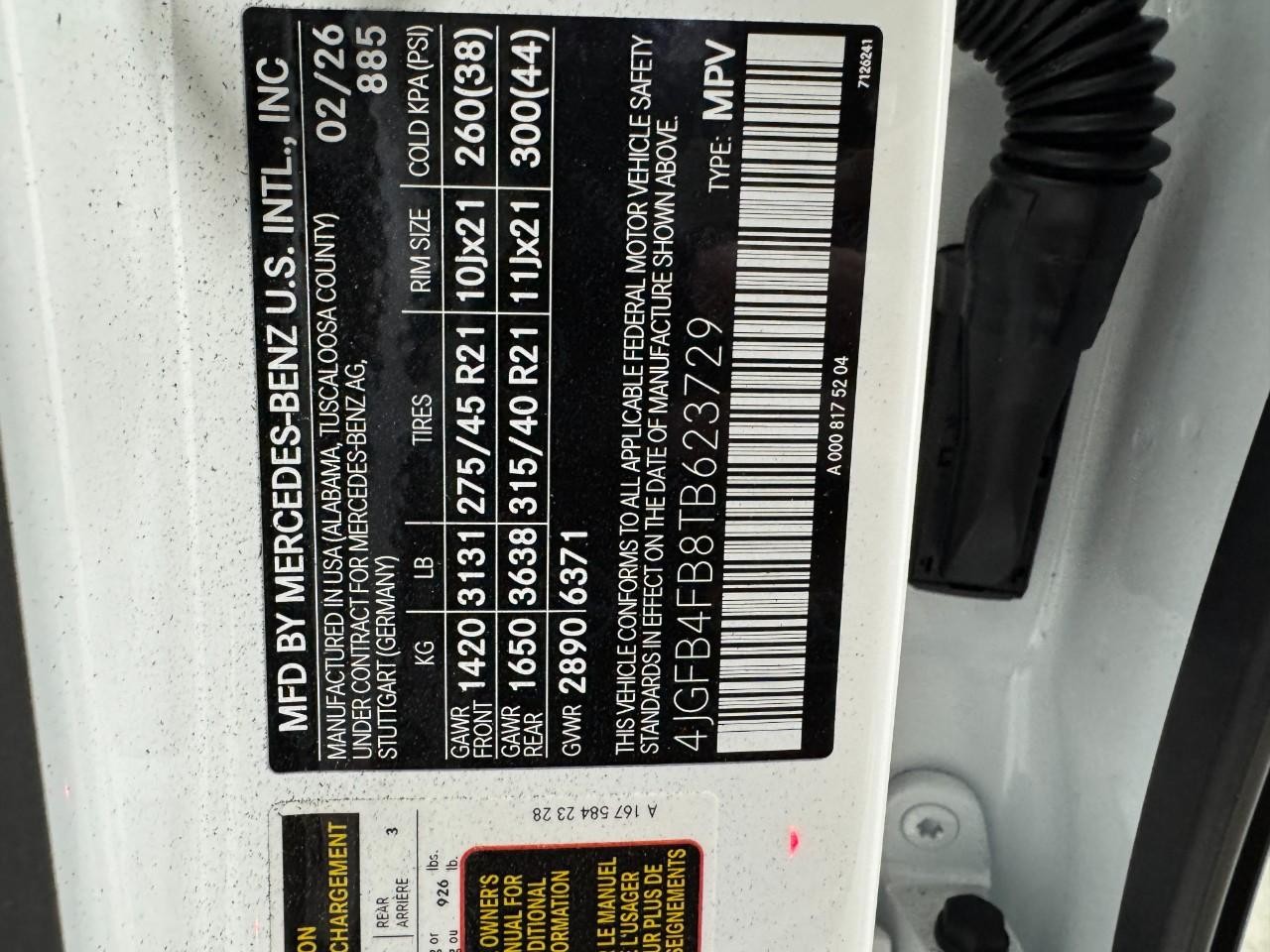 Mercedes-Benz GLE Vehicle Full-screen Gallery Image 38