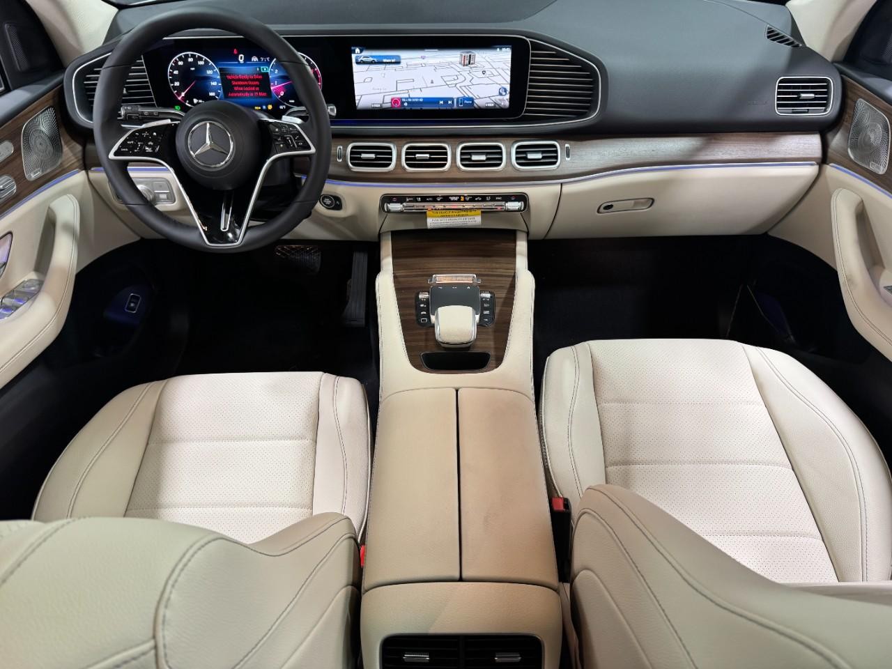 Mercedes-Benz GLE Vehicle Full-screen Gallery Image 12
