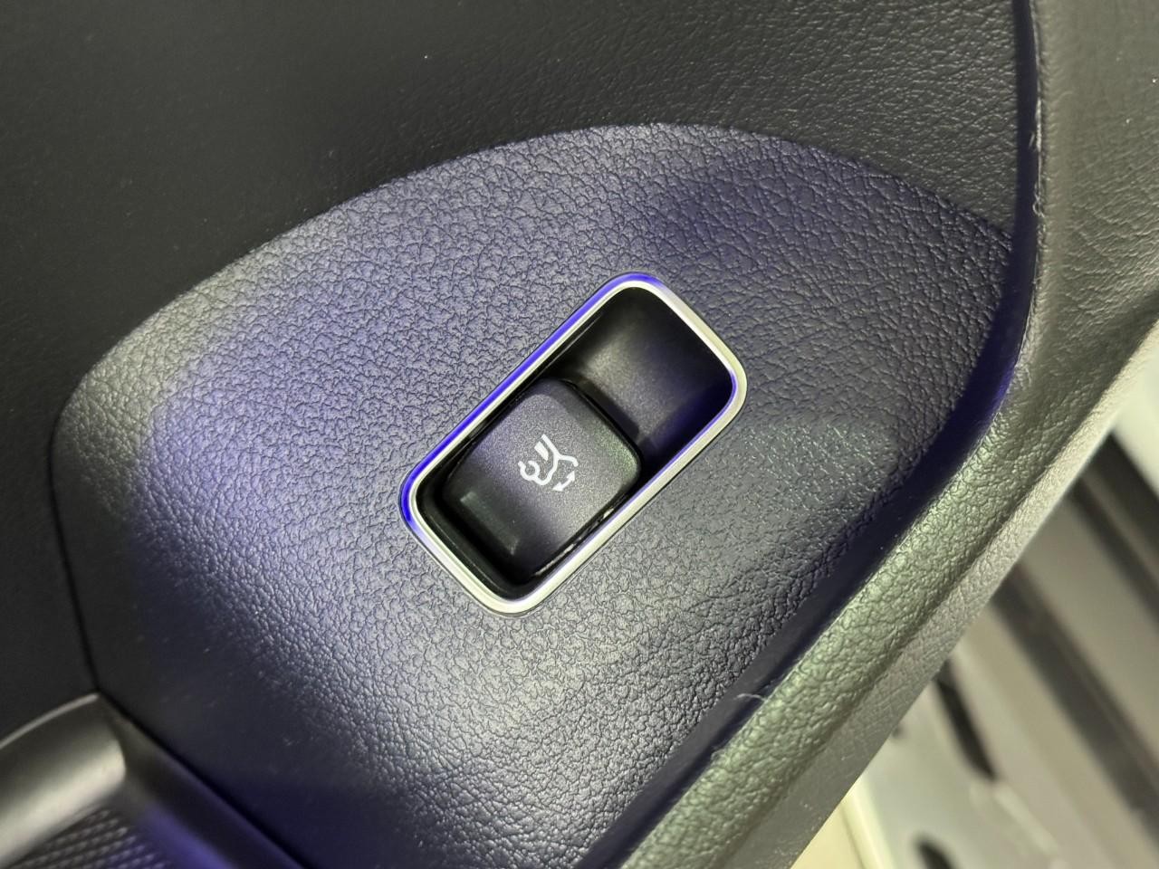 Mercedes-Benz GLE Vehicle Full-screen Gallery Image 28