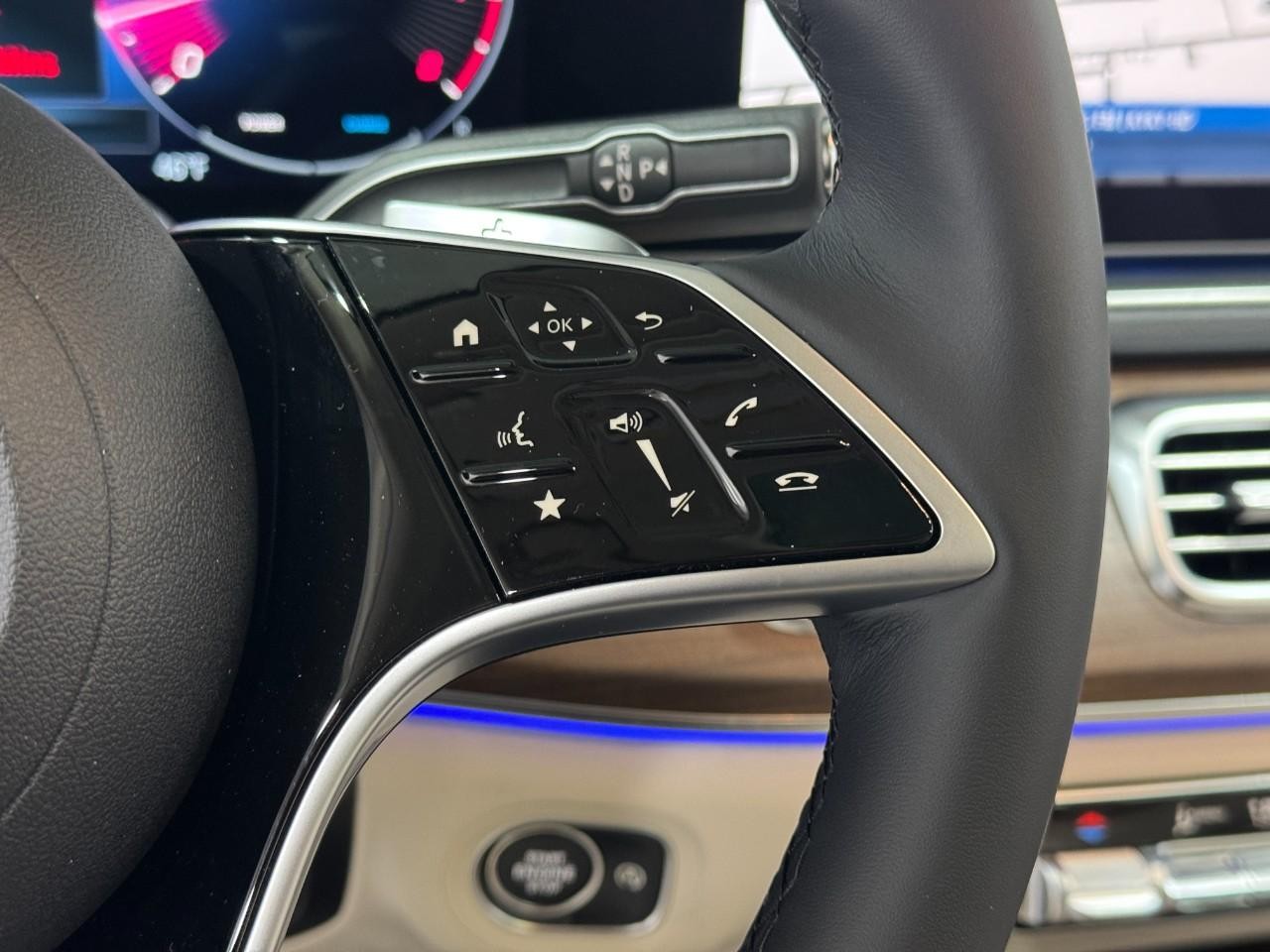 Mercedes-Benz GLE Vehicle Full-screen Gallery Image 34