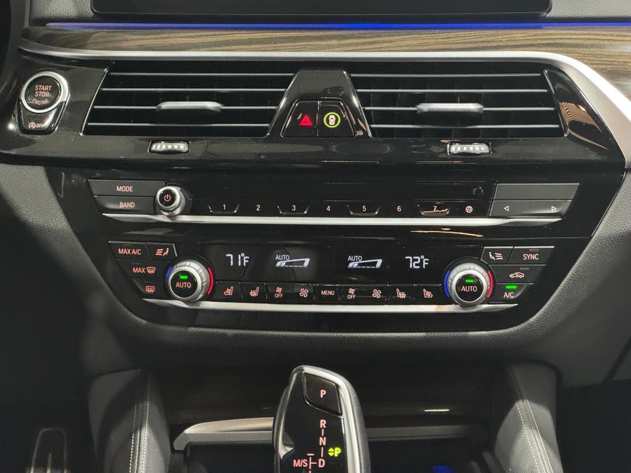 BMW 5 Series Vehicle Full-screen Gallery Image 16