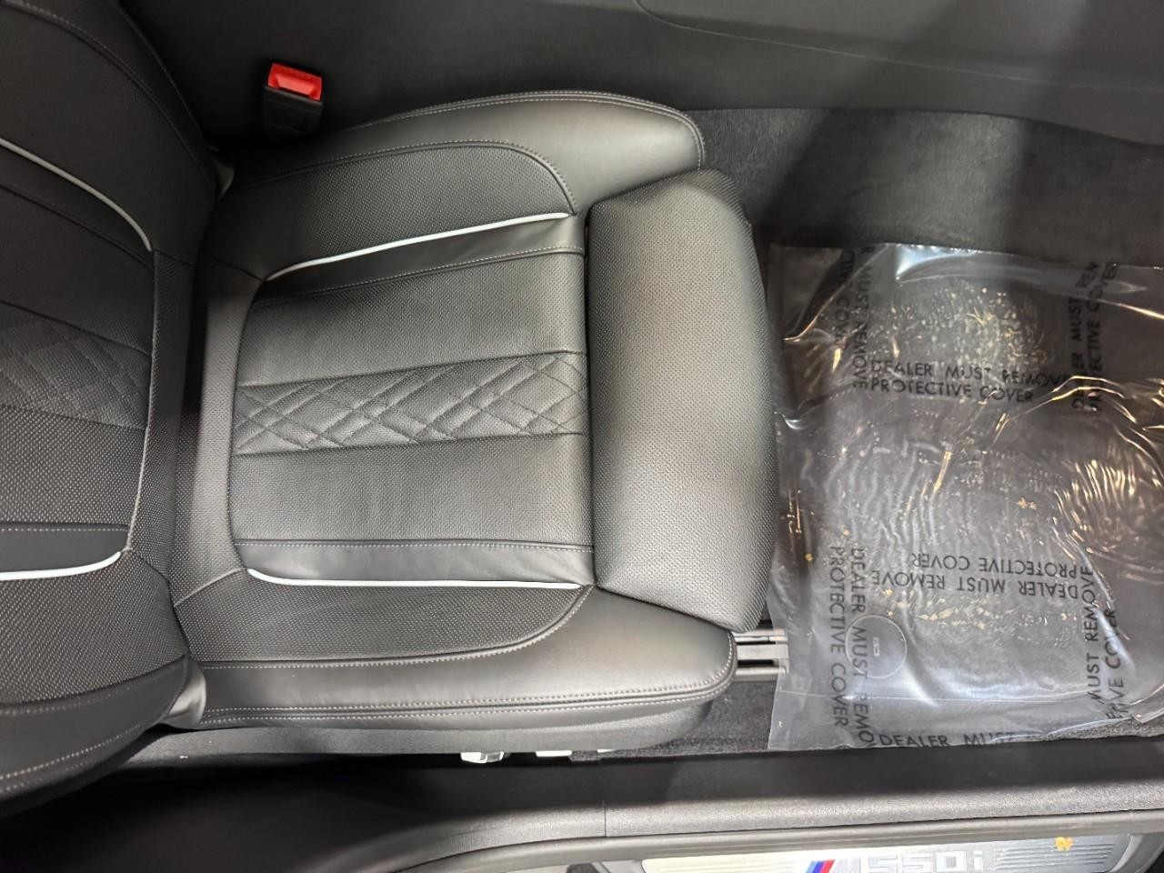 BMW 5 Series Vehicle Full-screen Gallery Image 20