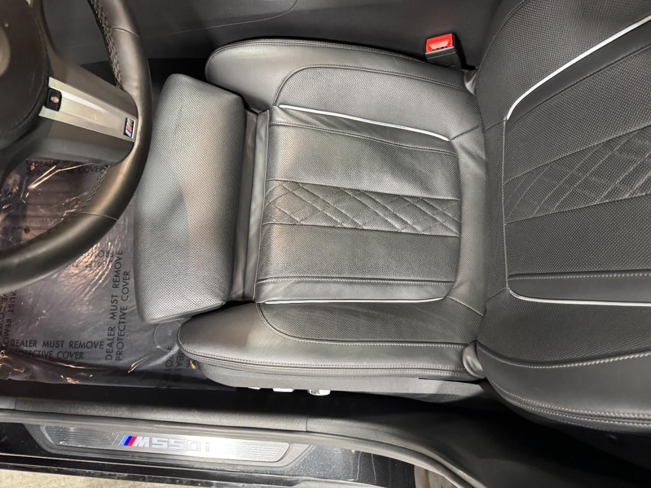 BMW 5 Series Vehicle Full-screen Gallery Image 31