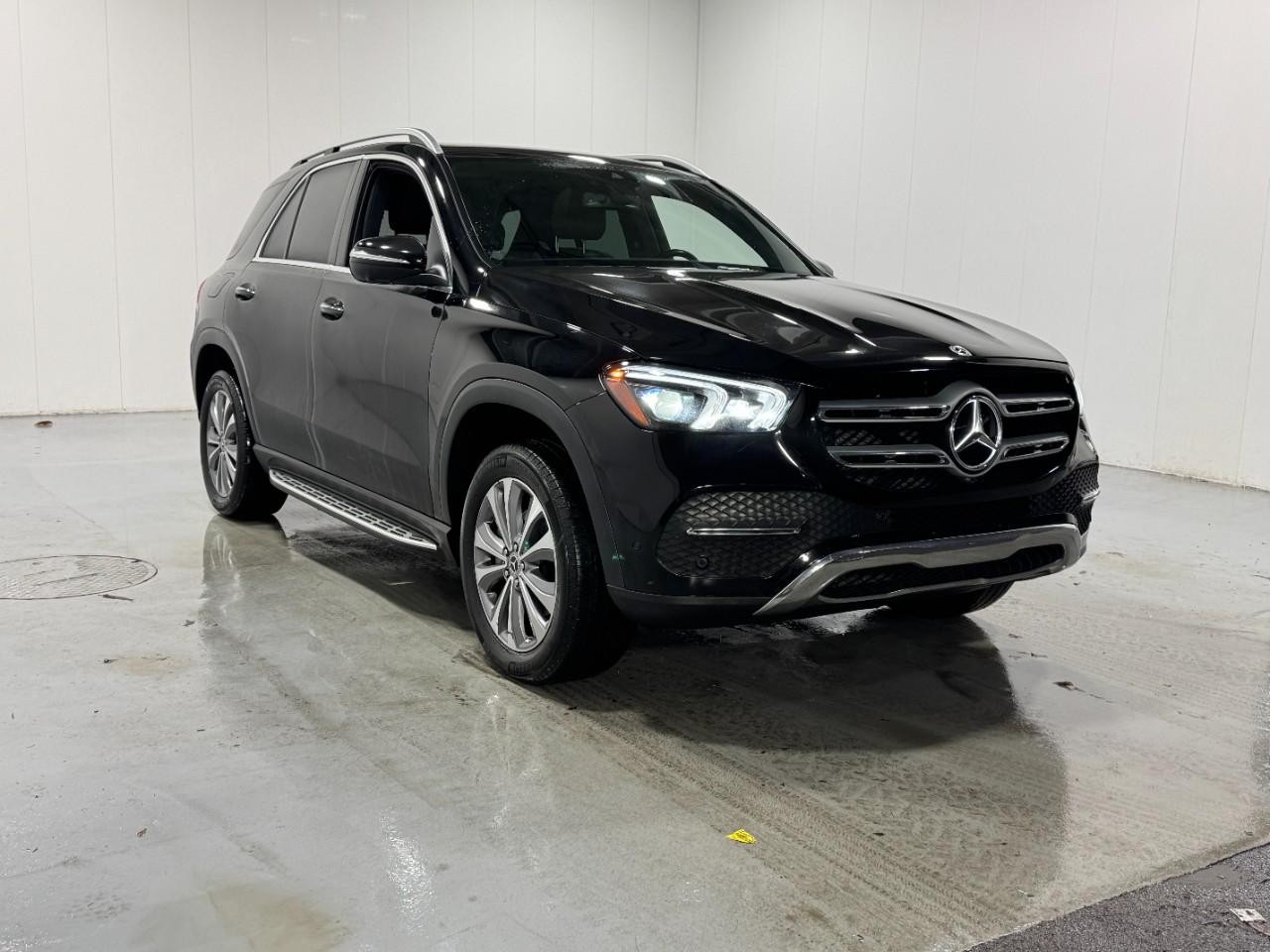 Mercedes-Benz GLE Vehicle Full-screen Gallery Image 6