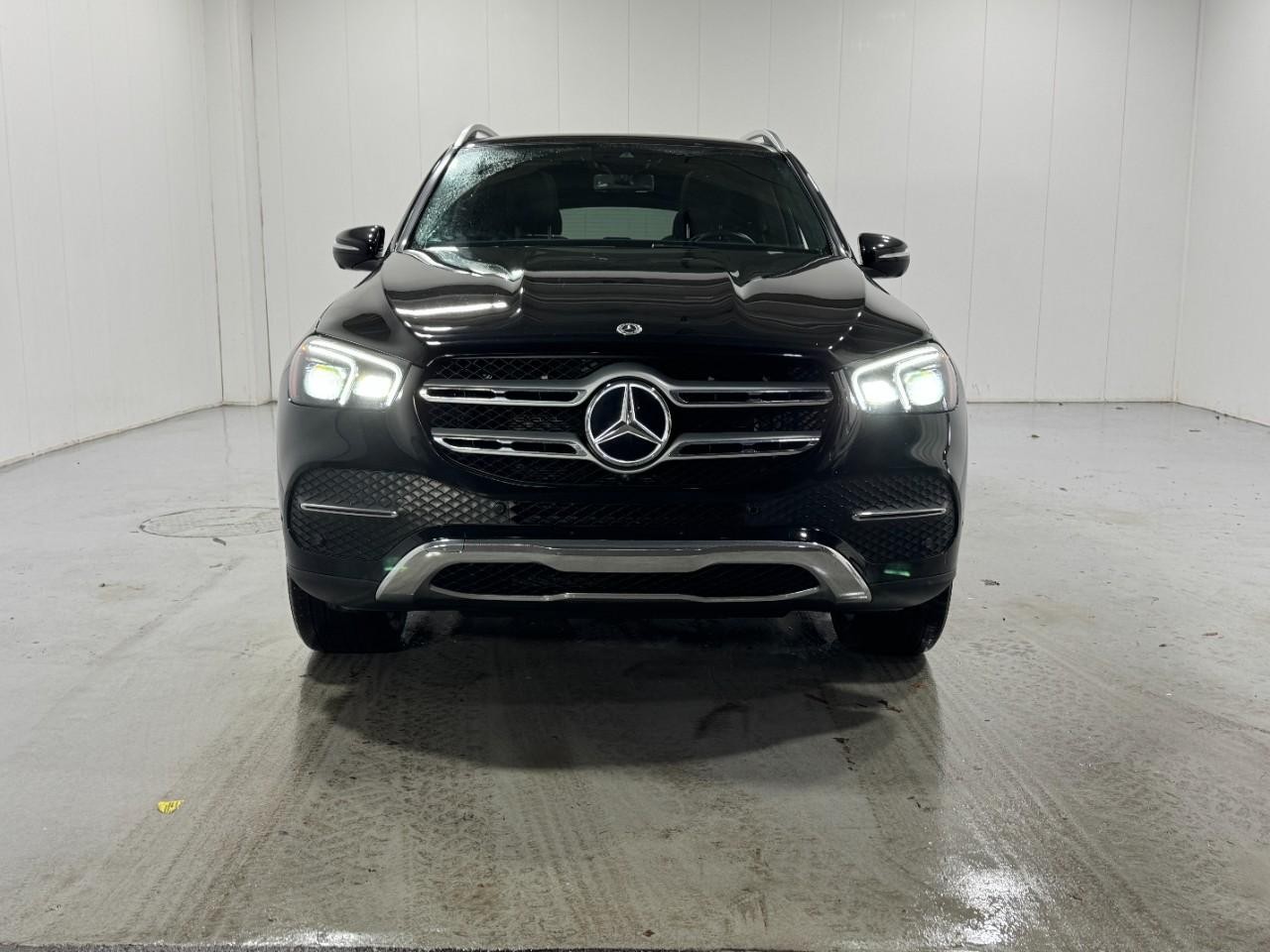 Mercedes-Benz GLE Vehicle Full-screen Gallery Image 7