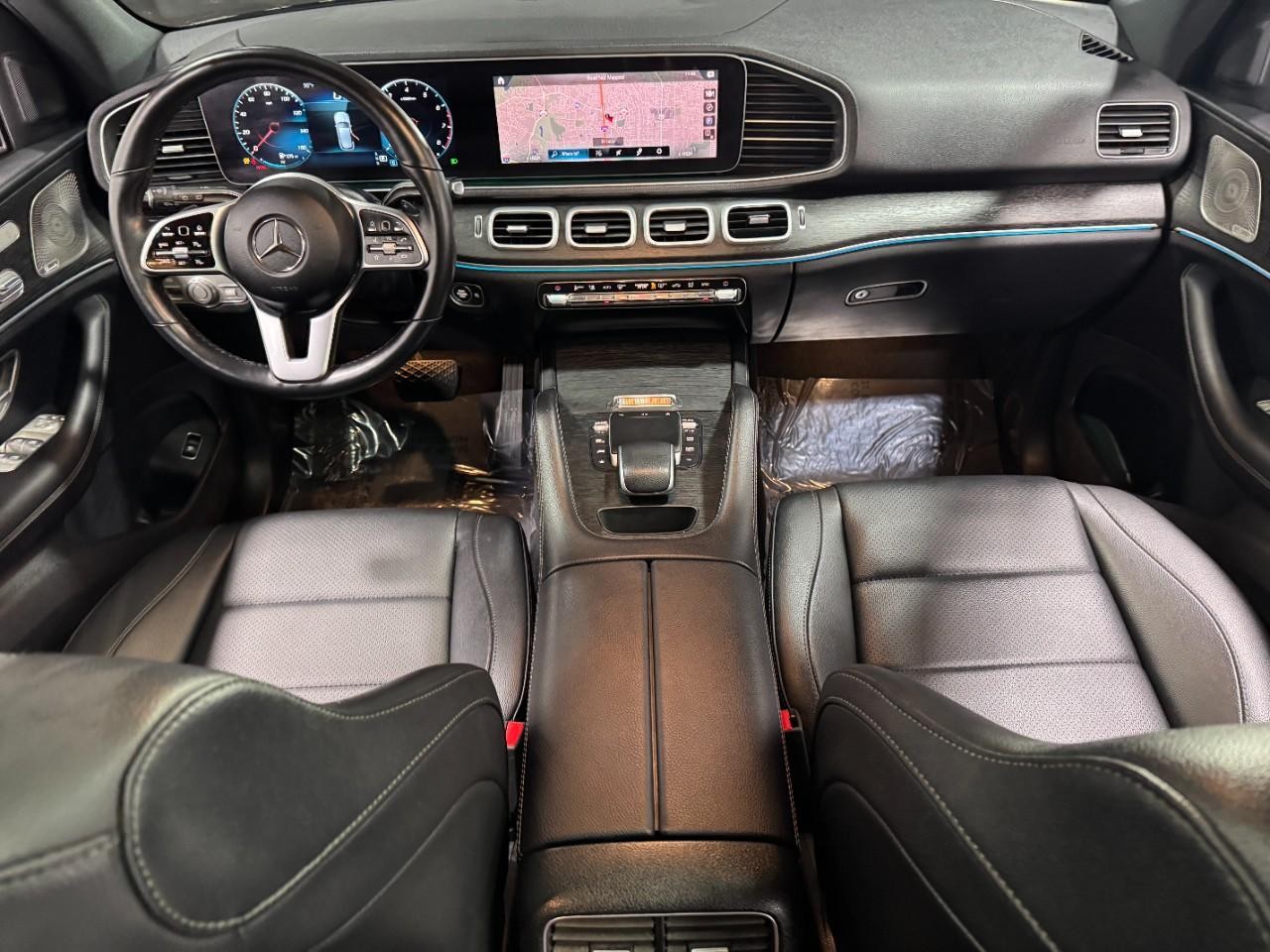 Mercedes-Benz GLE Vehicle Full-screen Gallery Image 11