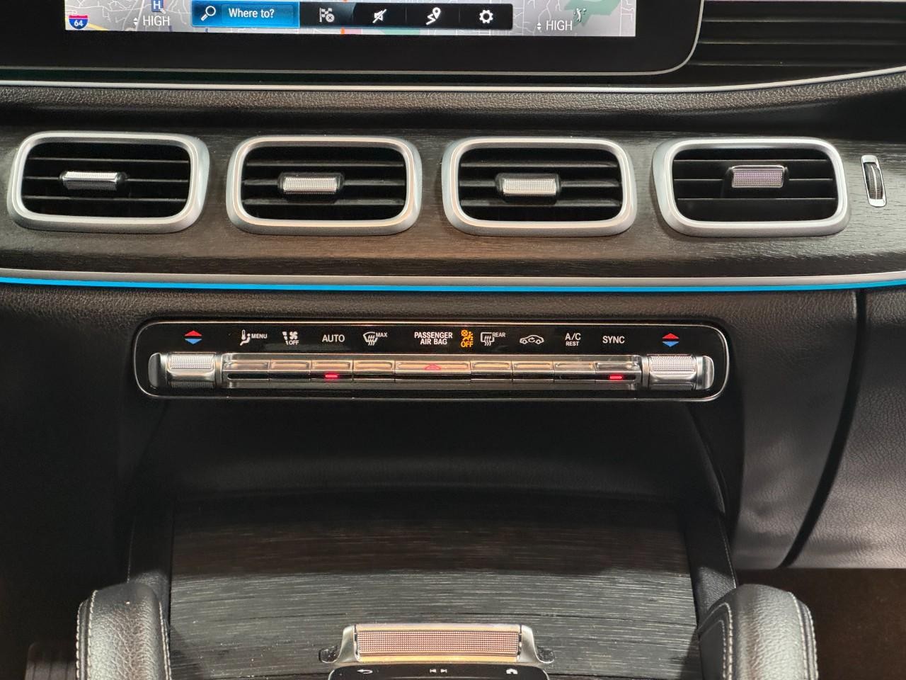 Mercedes-Benz GLE Vehicle Full-screen Gallery Image 14