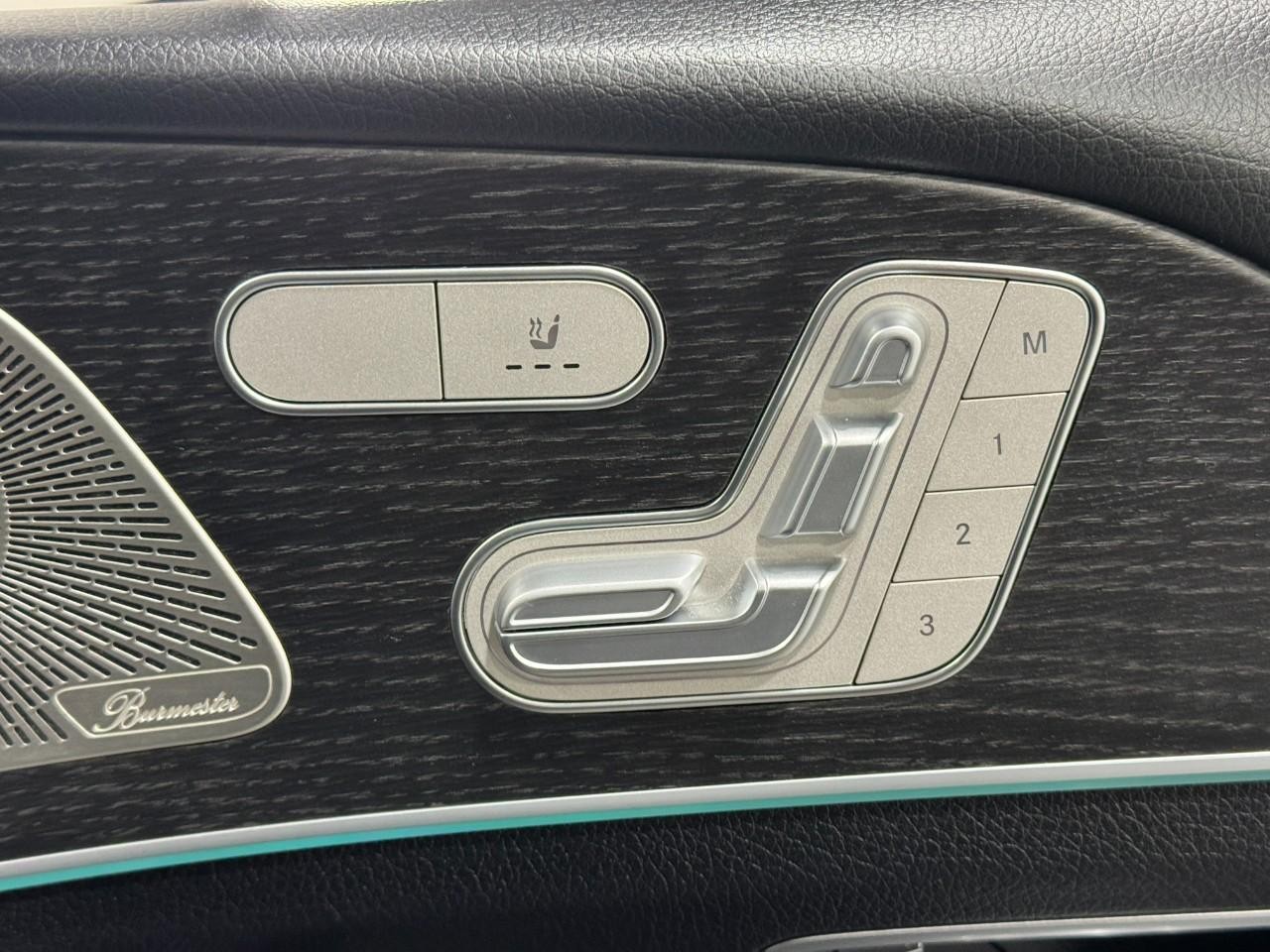 Mercedes-Benz GLE Vehicle Full-screen Gallery Image 20