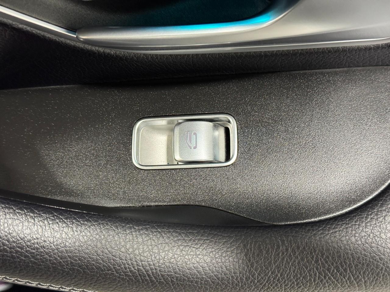 Mercedes-Benz GLE Vehicle Full-screen Gallery Image 22