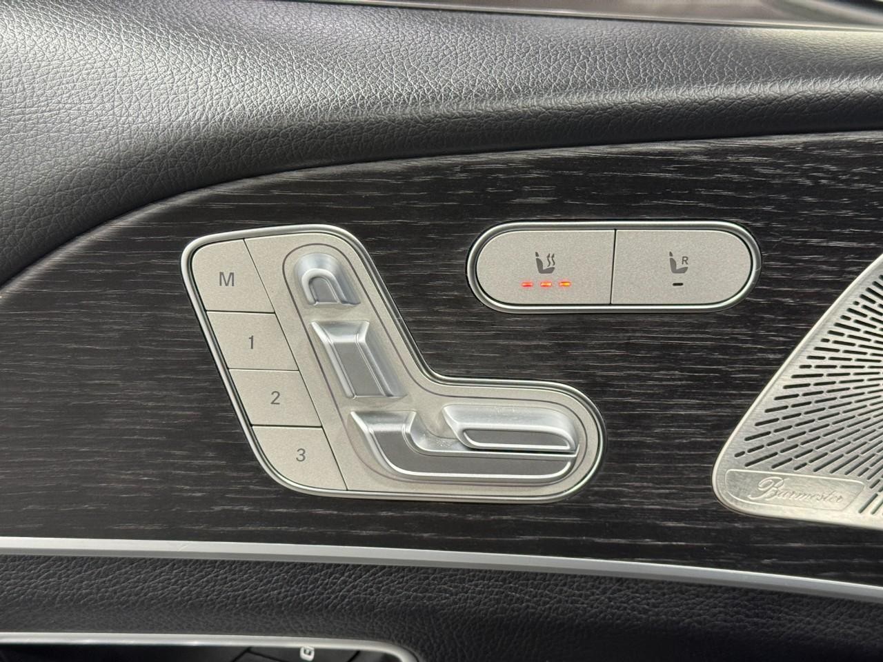 Mercedes-Benz GLE Vehicle Full-screen Gallery Image 24