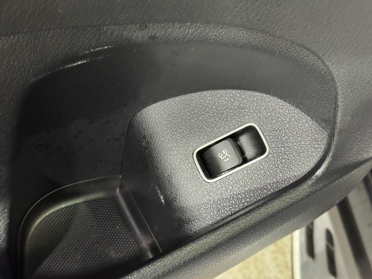 Mercedes-Benz GLE Vehicle Full-screen Gallery Image 27