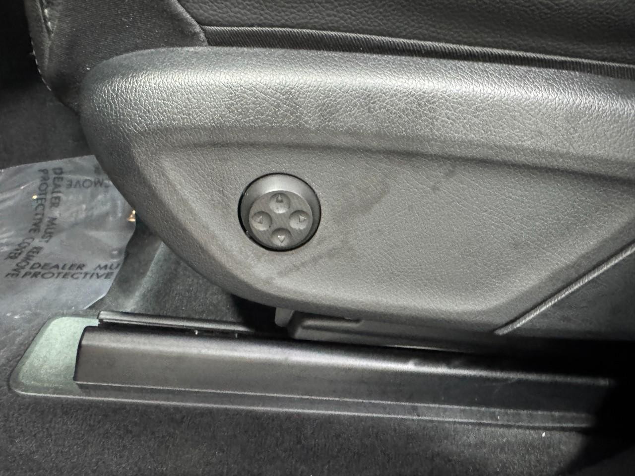 Mercedes-Benz GLE Vehicle Full-screen Gallery Image 30