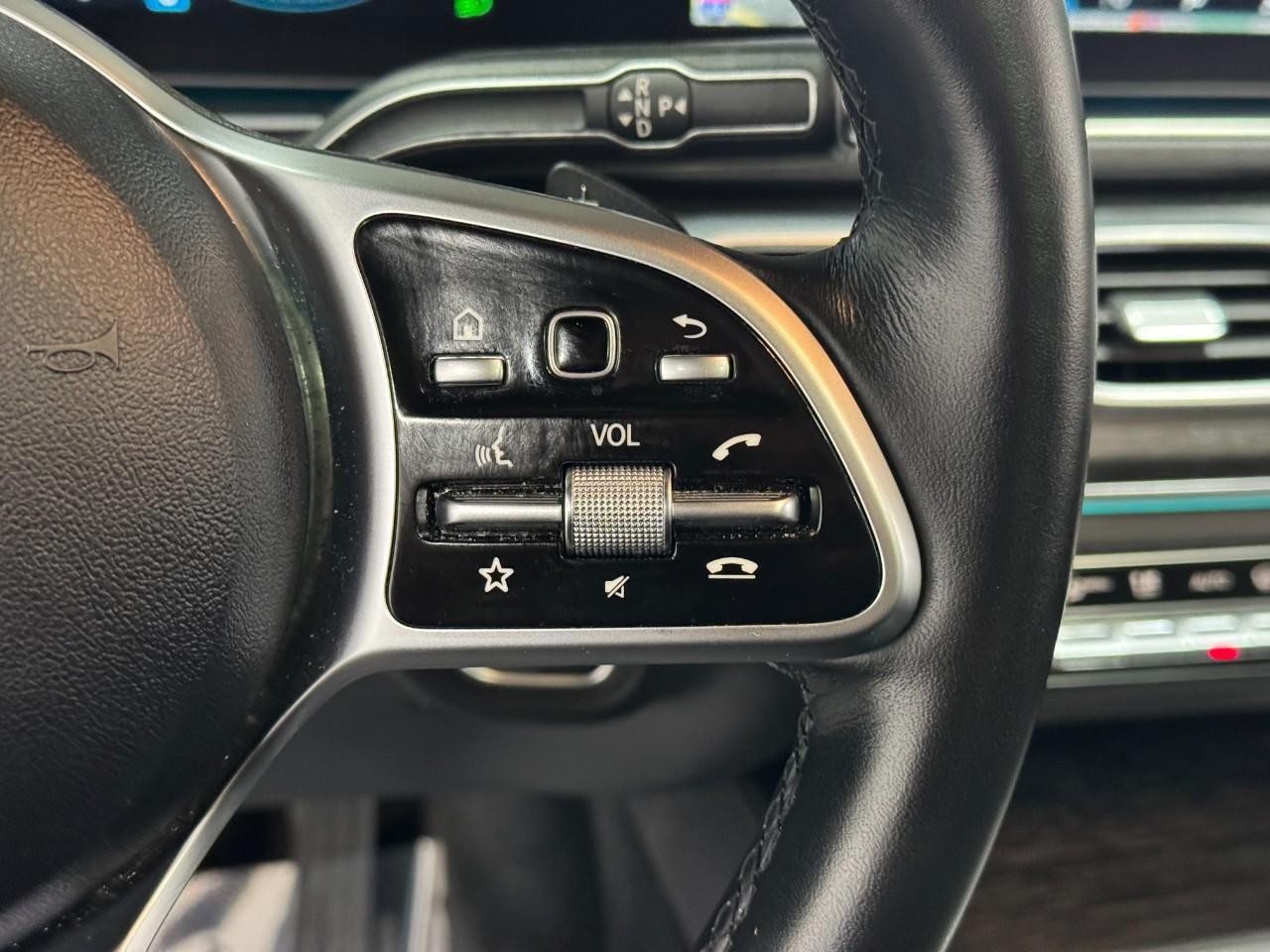 Mercedes-Benz GLE Vehicle Full-screen Gallery Image 33