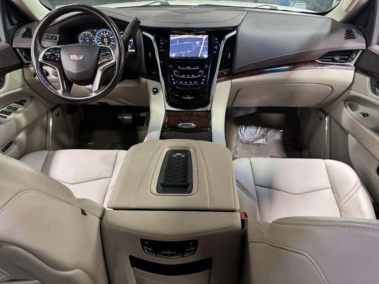 Cadillac Escalade ESV Vehicle Full-screen Gallery Image 16