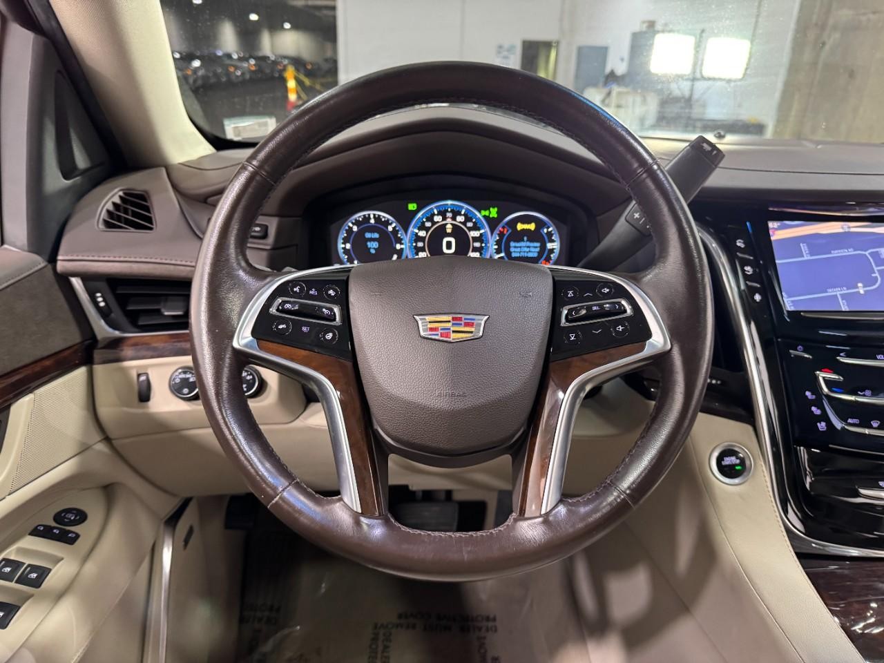 Cadillac Escalade ESV Vehicle Full-screen Gallery Image 17