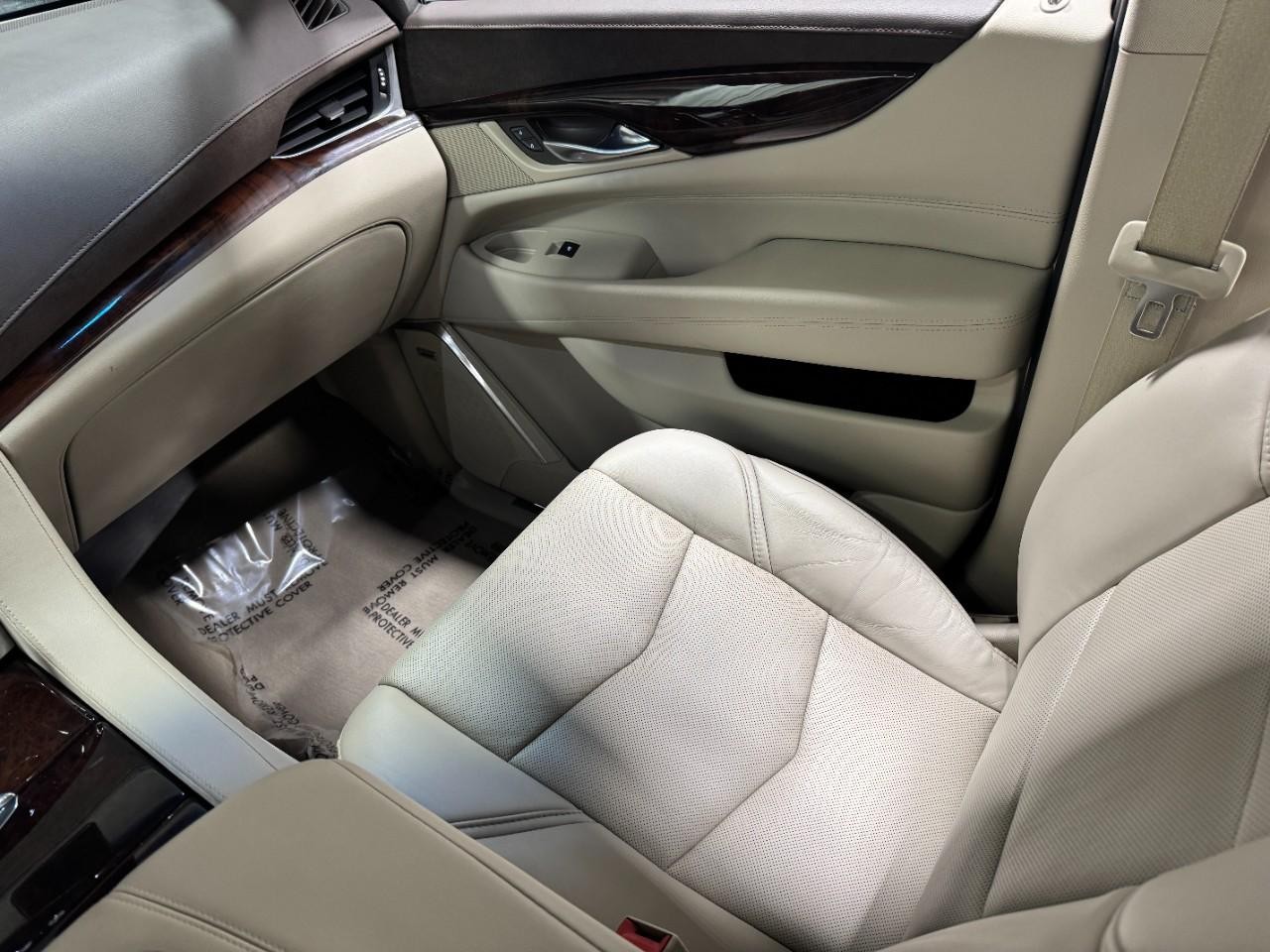 Cadillac Escalade ESV Vehicle Full-screen Gallery Image 20