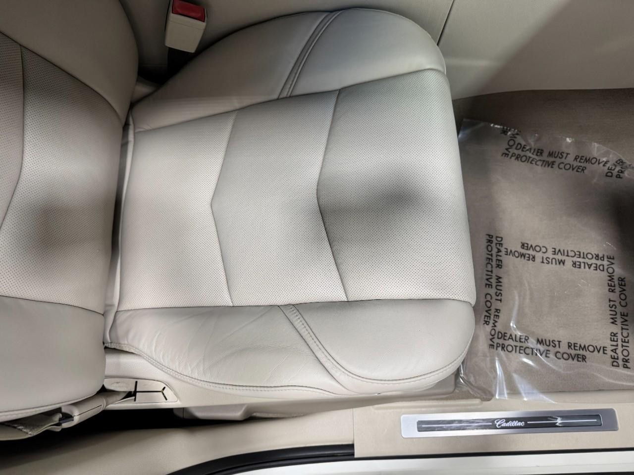 Cadillac Escalade ESV Vehicle Full-screen Gallery Image 22