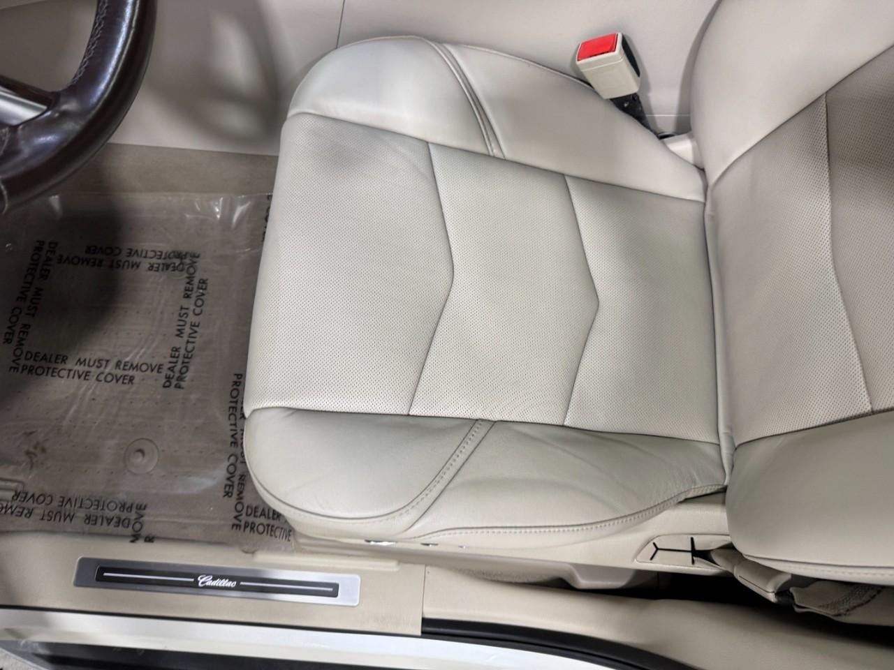 Cadillac Escalade ESV Vehicle Full-screen Gallery Image 30