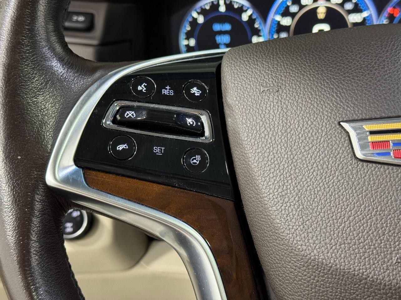 Cadillac Escalade ESV Vehicle Full-screen Gallery Image 33