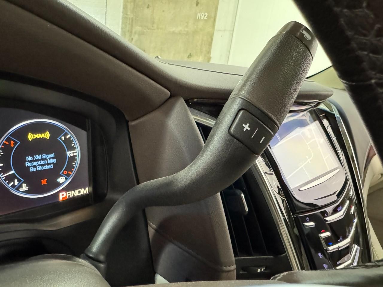 Cadillac Escalade ESV Vehicle Full-screen Gallery Image 36