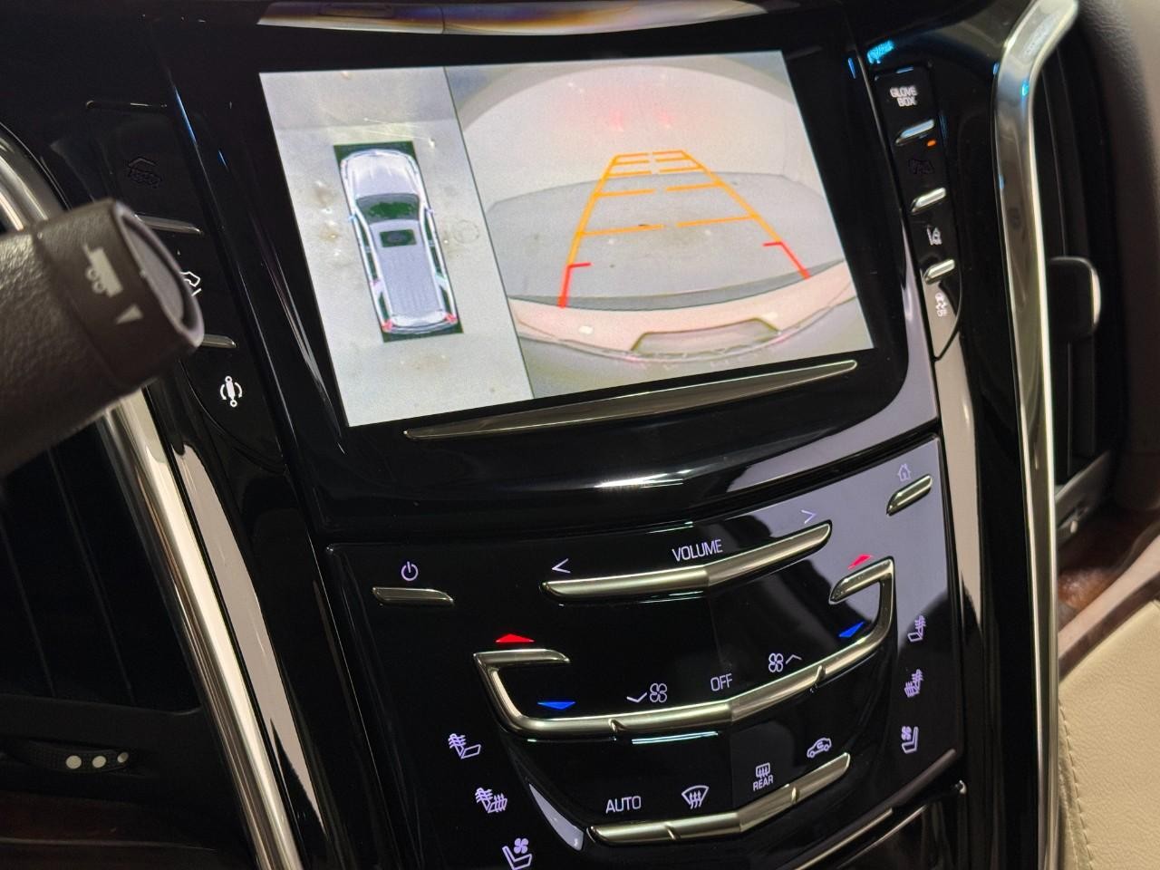 Cadillac Escalade ESV Vehicle Full-screen Gallery Image 37