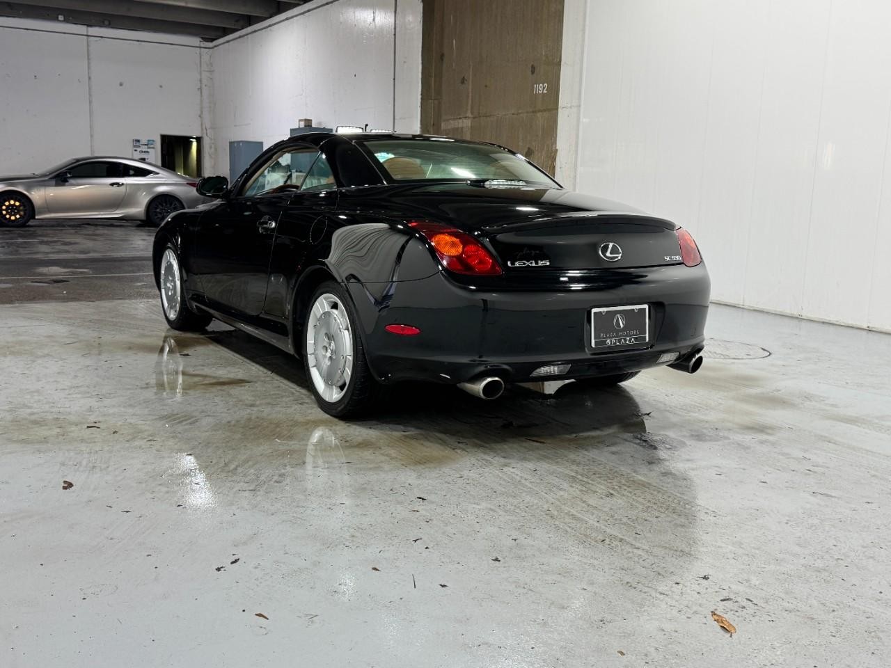 Lexus SC 430 Vehicle Full-screen Gallery Image 3