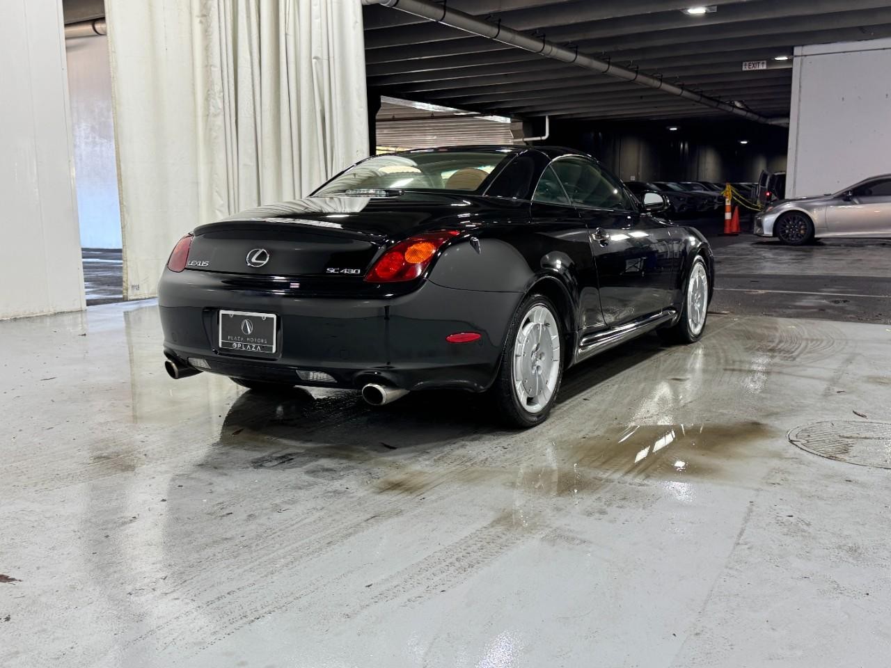 Lexus SC 430 Vehicle Full-screen Gallery Image 4