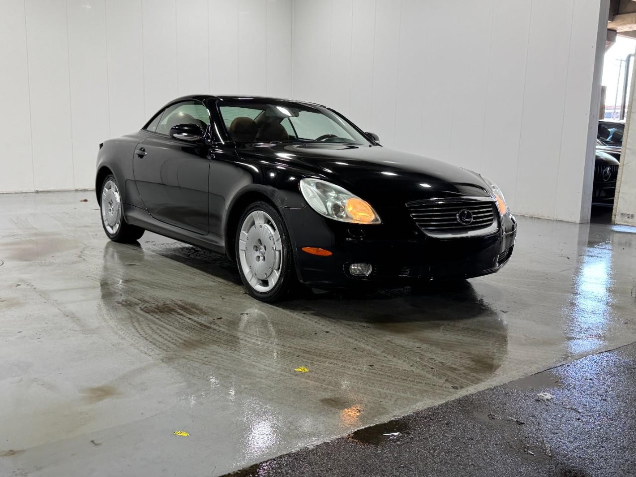 Lexus SC 430 Vehicle Full-screen Gallery Image 6