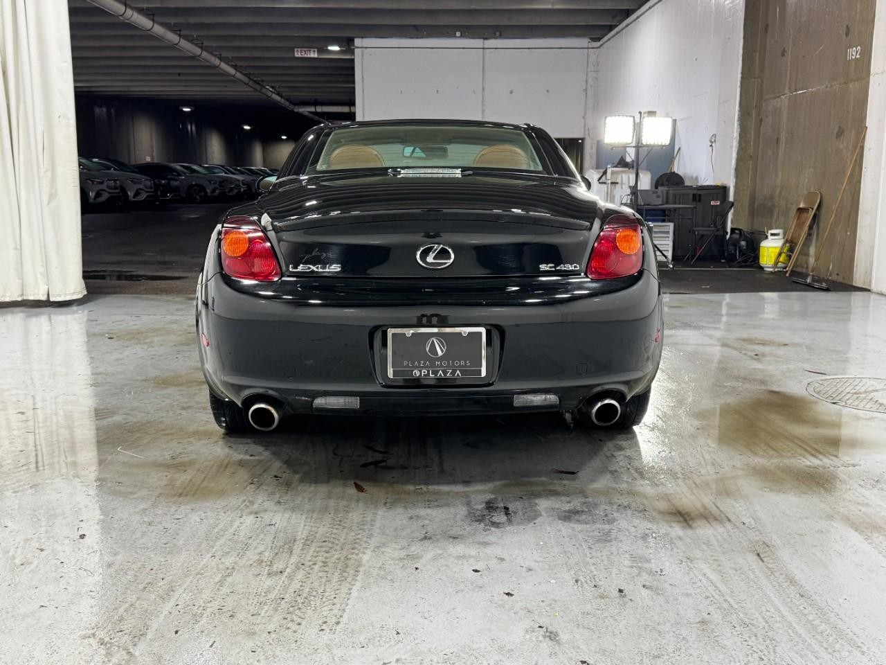 Lexus SC 430 Vehicle Full-screen Gallery Image 9