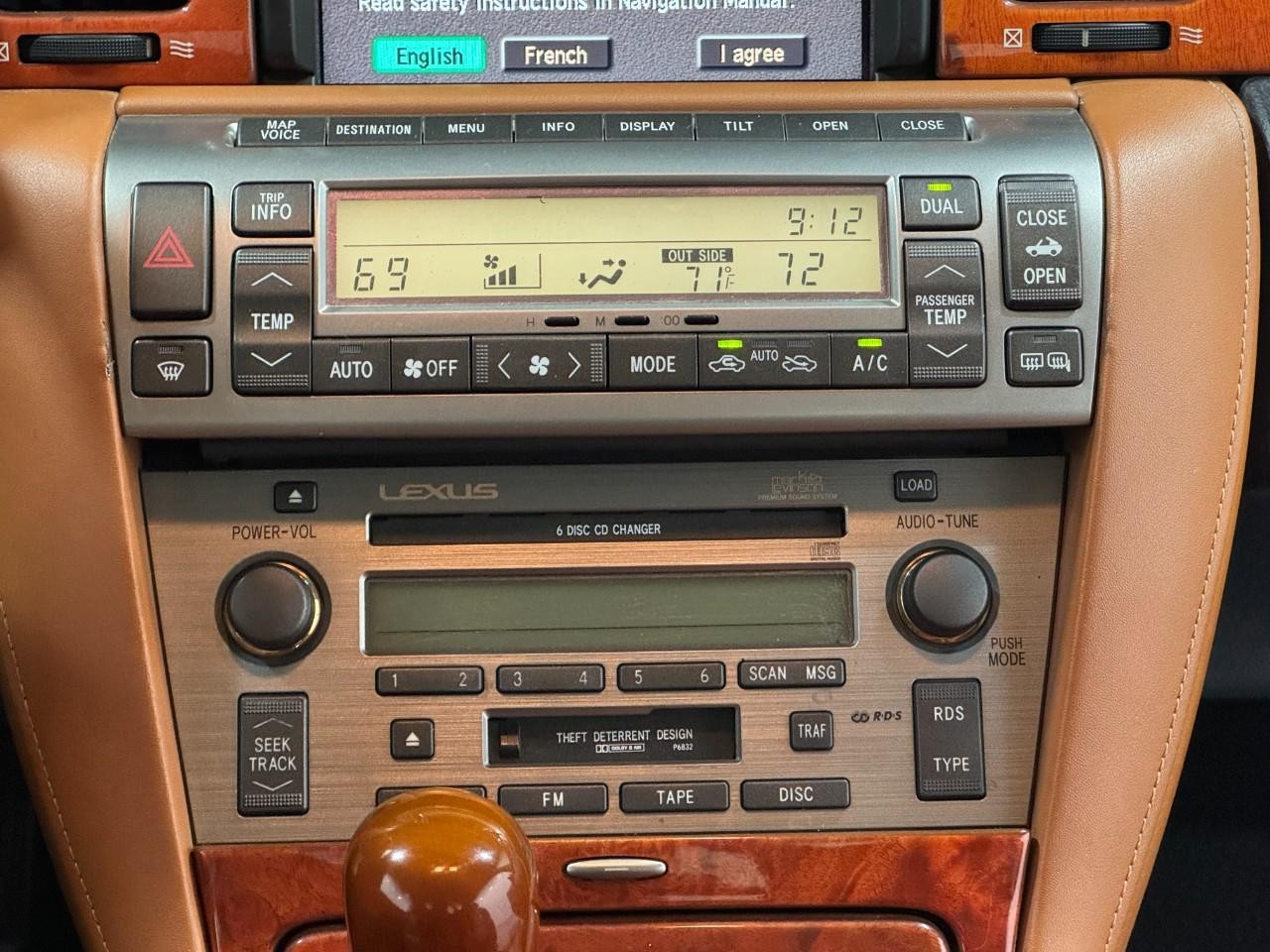 Lexus SC 430 Vehicle Full-screen Gallery Image 14