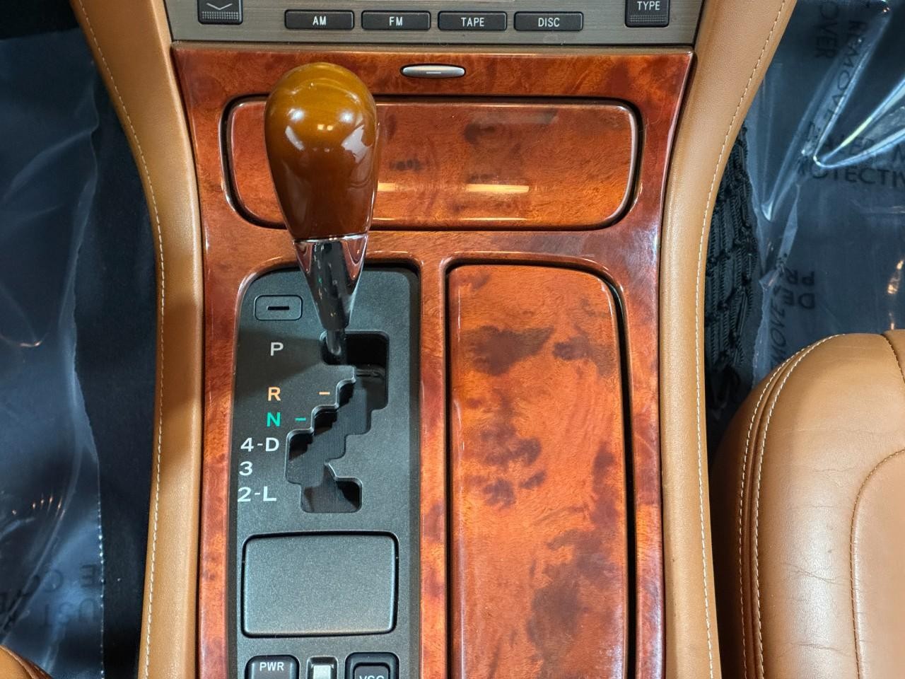 Lexus SC 430 Vehicle Full-screen Gallery Image 15