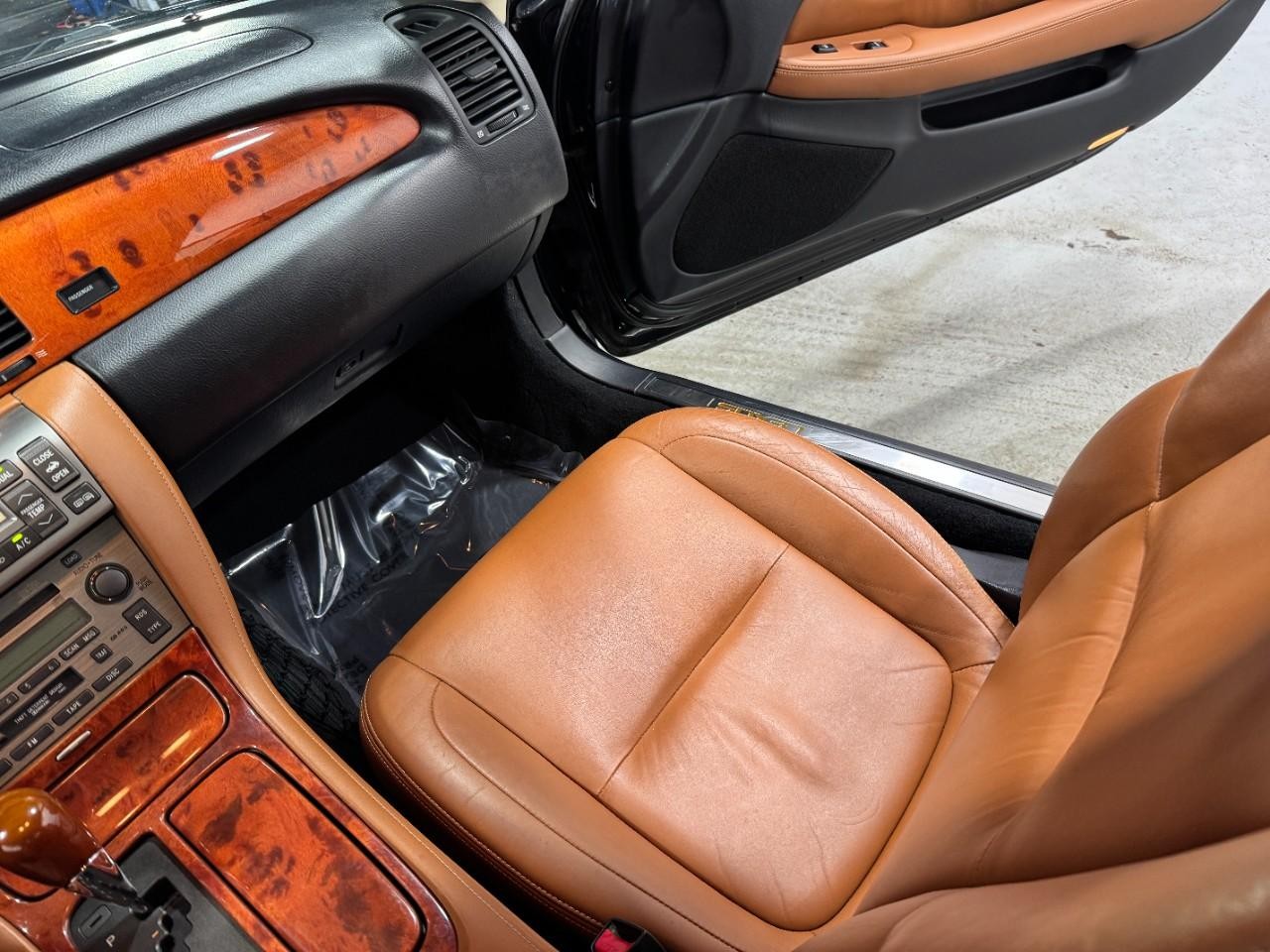 Lexus SC 430 Vehicle Full-screen Gallery Image 16