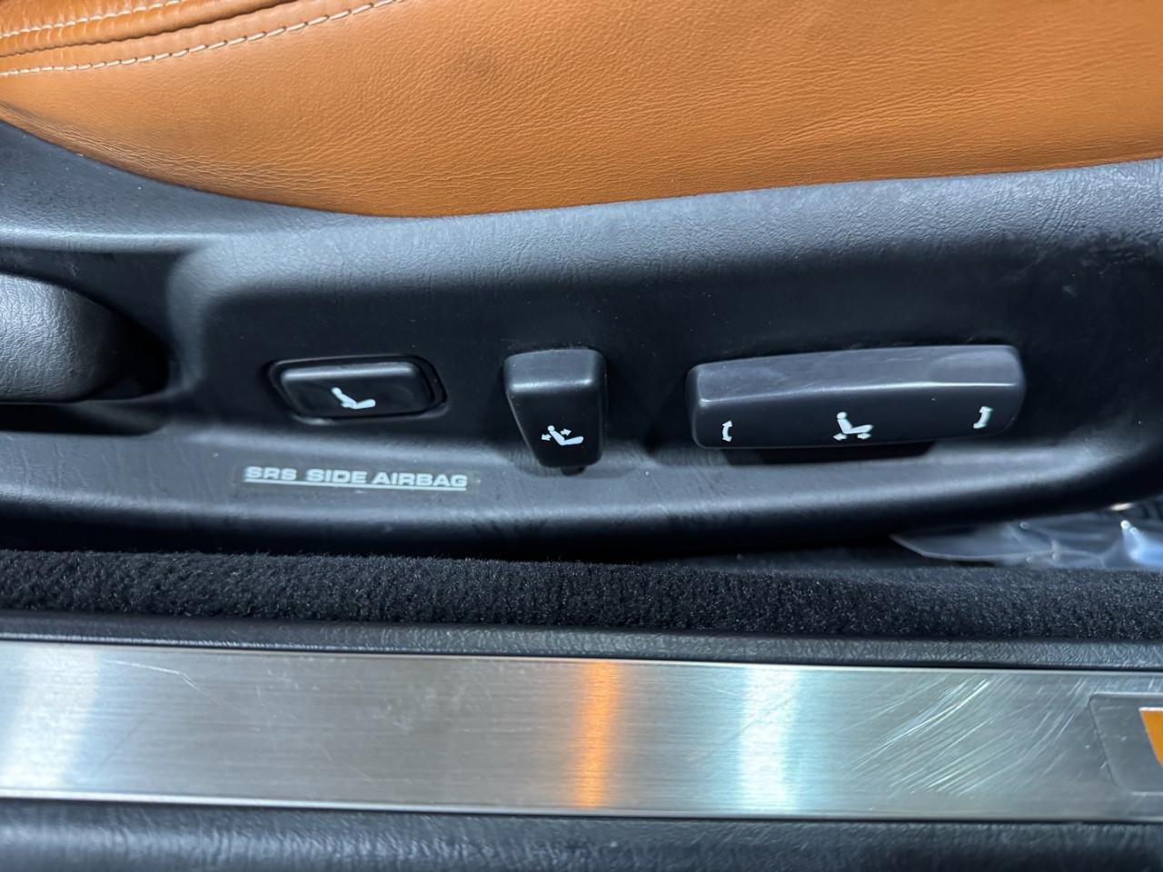 Lexus SC 430 Vehicle Full-screen Gallery Image 19