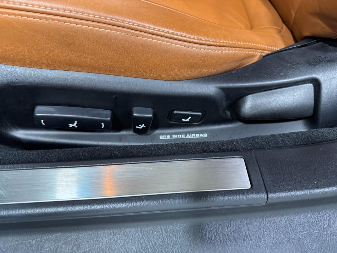 Lexus SC 430 Vehicle Full-screen Gallery Image 27