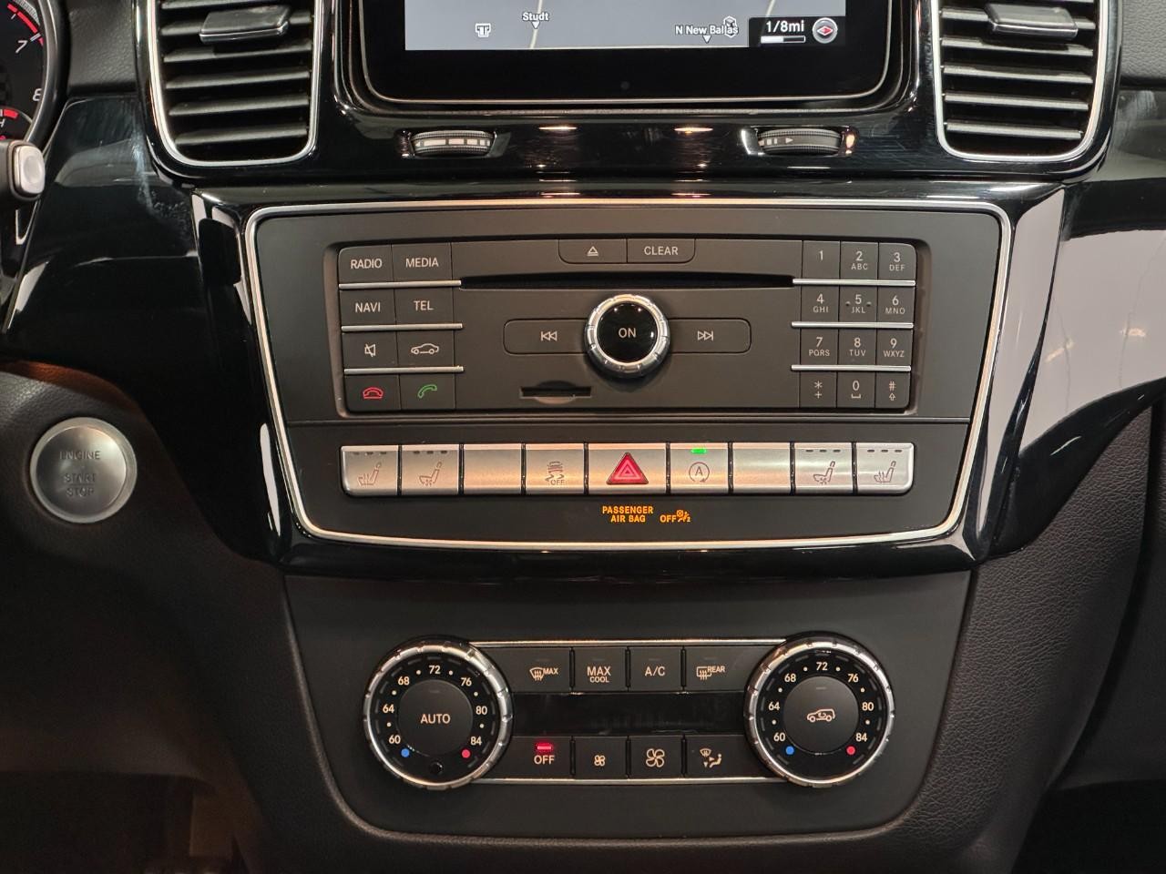 Mercedes-Benz GLE Vehicle Full-screen Gallery Image 15