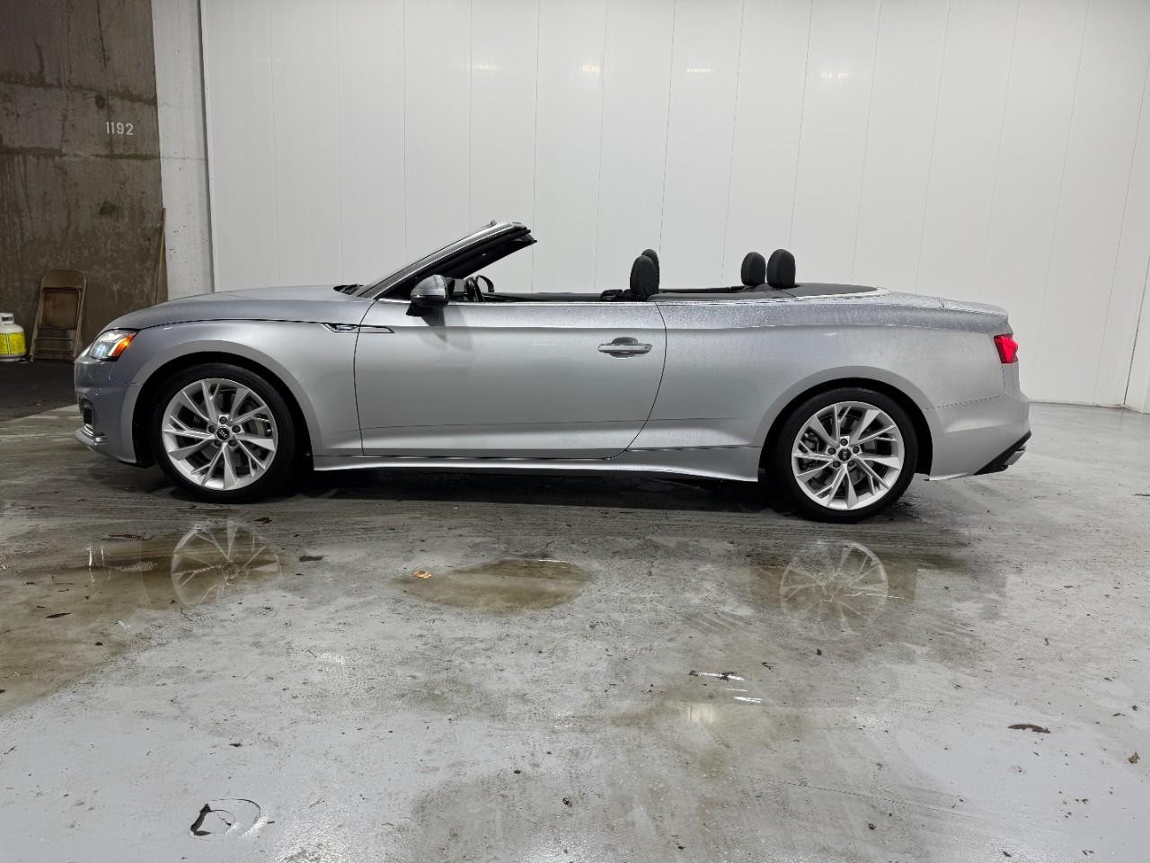 Audi A5 Cabriolet Vehicle Full-screen Gallery Image 2