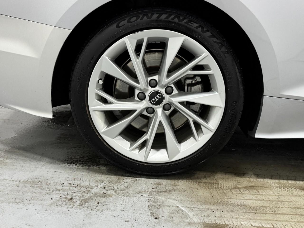 Audi A5 Cabriolet Vehicle Full-screen Gallery Image 5