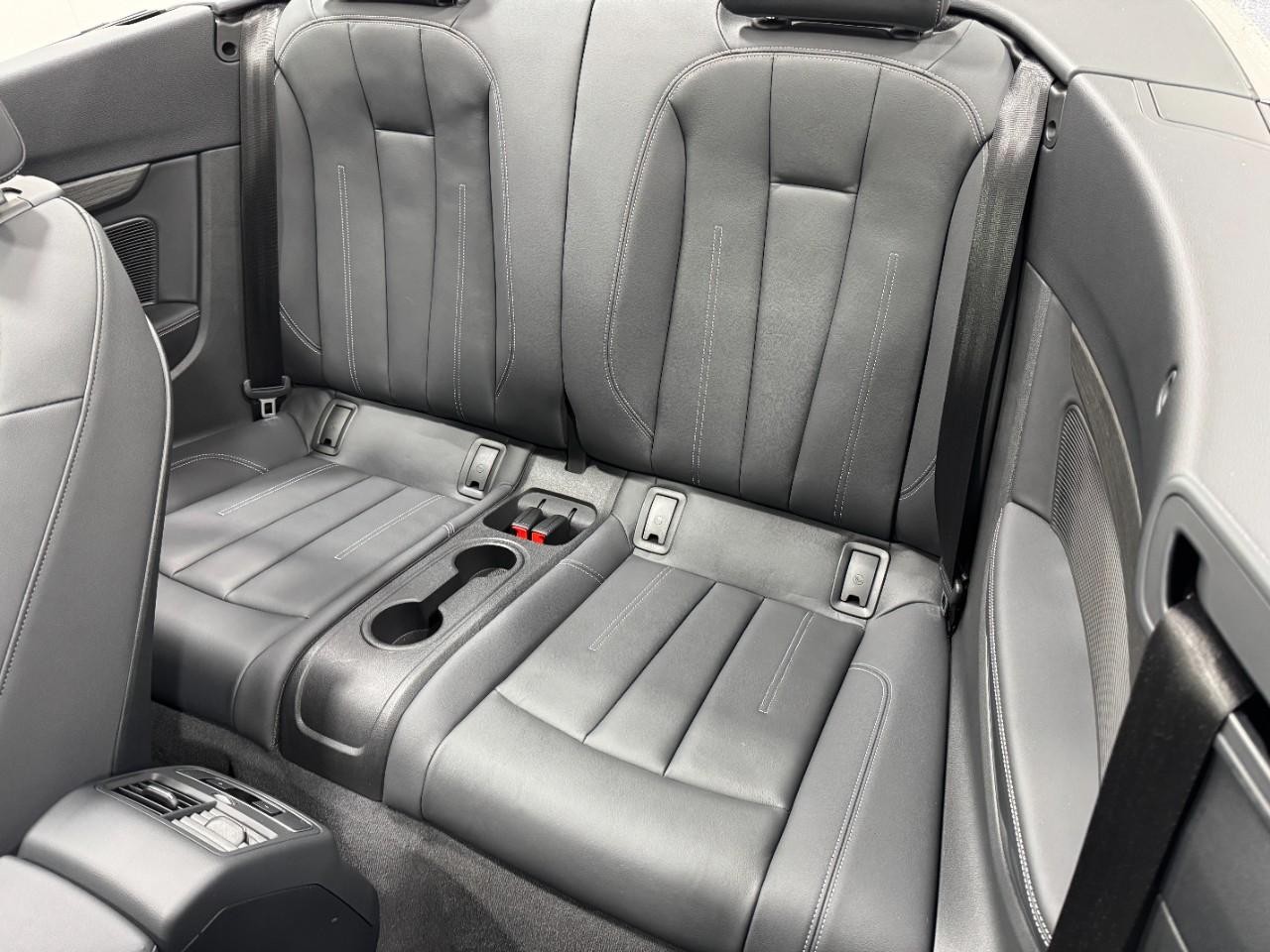 Audi A5 Cabriolet Vehicle Full-screen Gallery Image 8