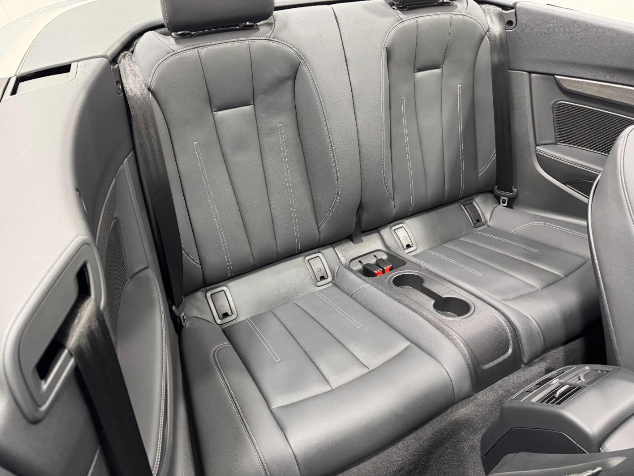 Audi A5 Cabriolet Vehicle Full-screen Gallery Image 10