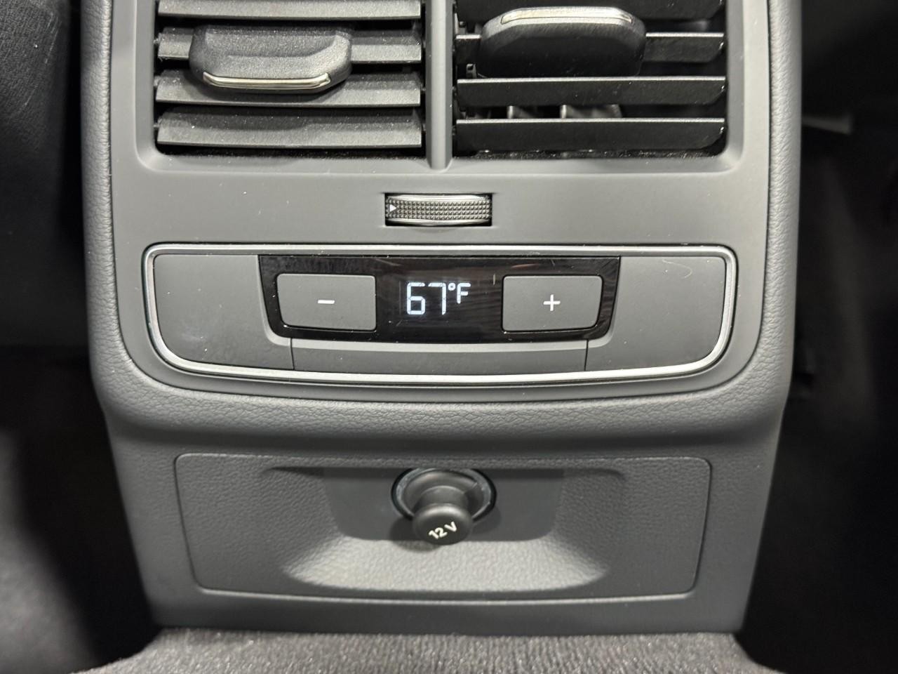 Audi A5 Cabriolet Vehicle Full-screen Gallery Image 11