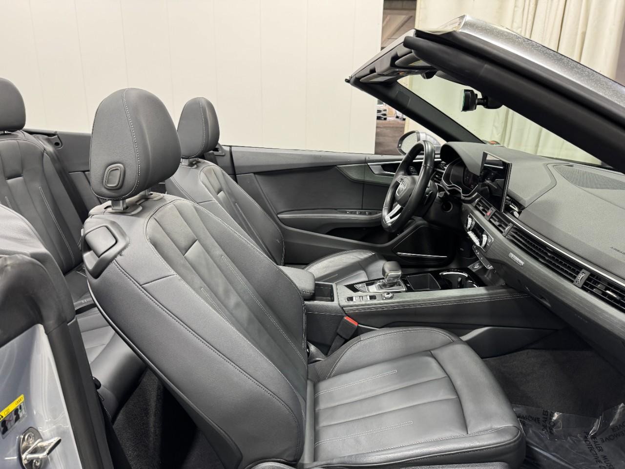 Audi A5 Cabriolet Vehicle Full-screen Gallery Image 18