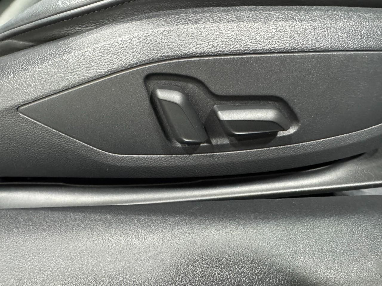 Audi A5 Cabriolet Vehicle Full-screen Gallery Image 20