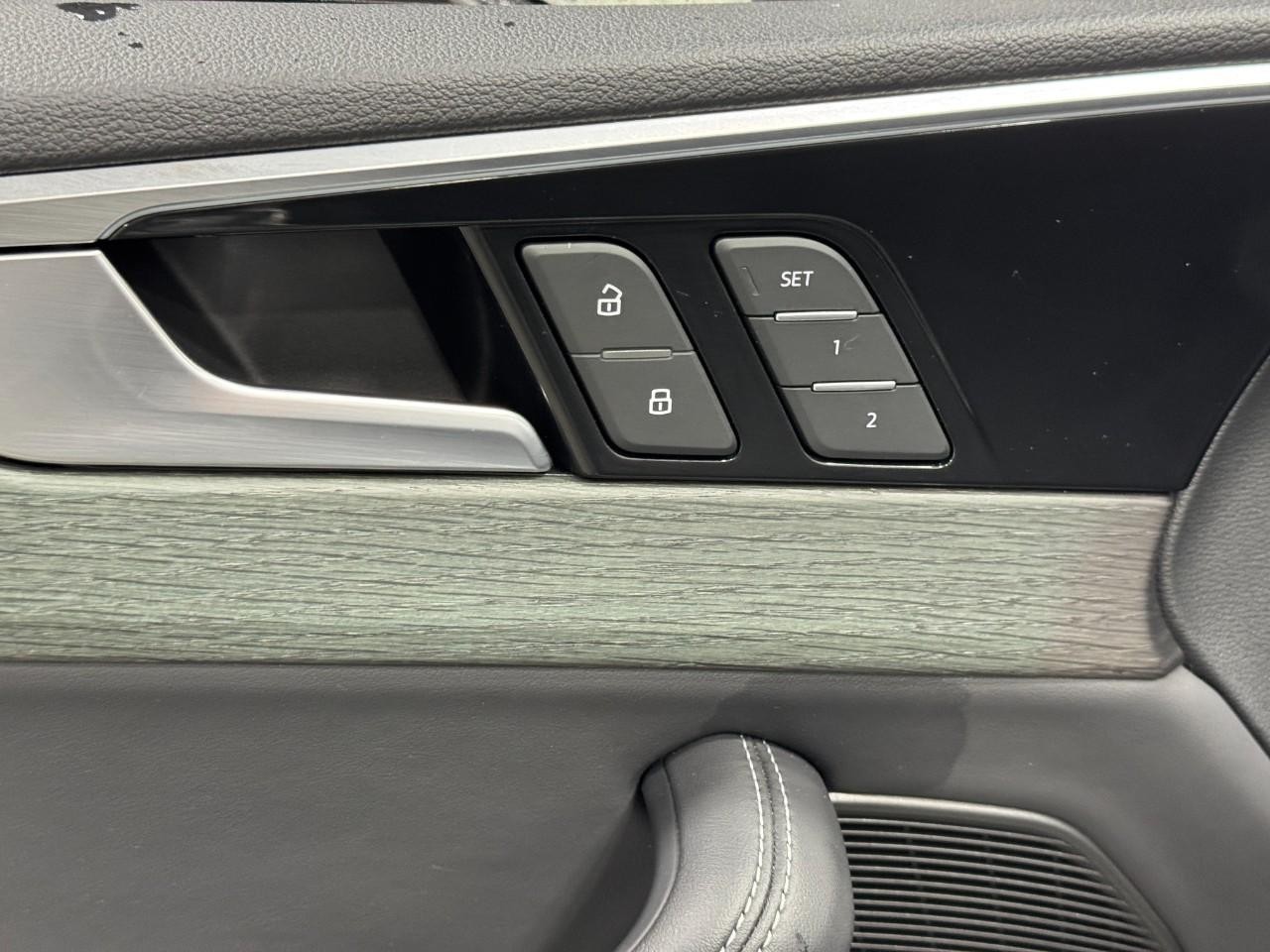 Audi A5 Cabriolet Vehicle Full-screen Gallery Image 23