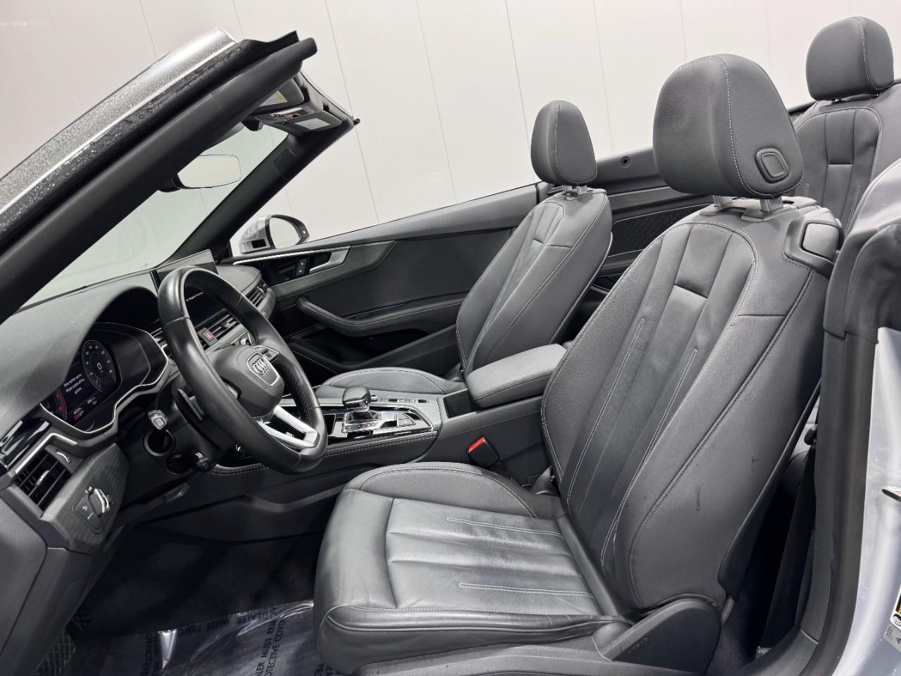 Audi A5 Cabriolet Vehicle Full-screen Gallery Image 27