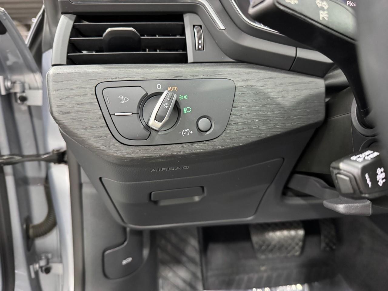 Audi A5 Cabriolet Vehicle Full-screen Gallery Image 30