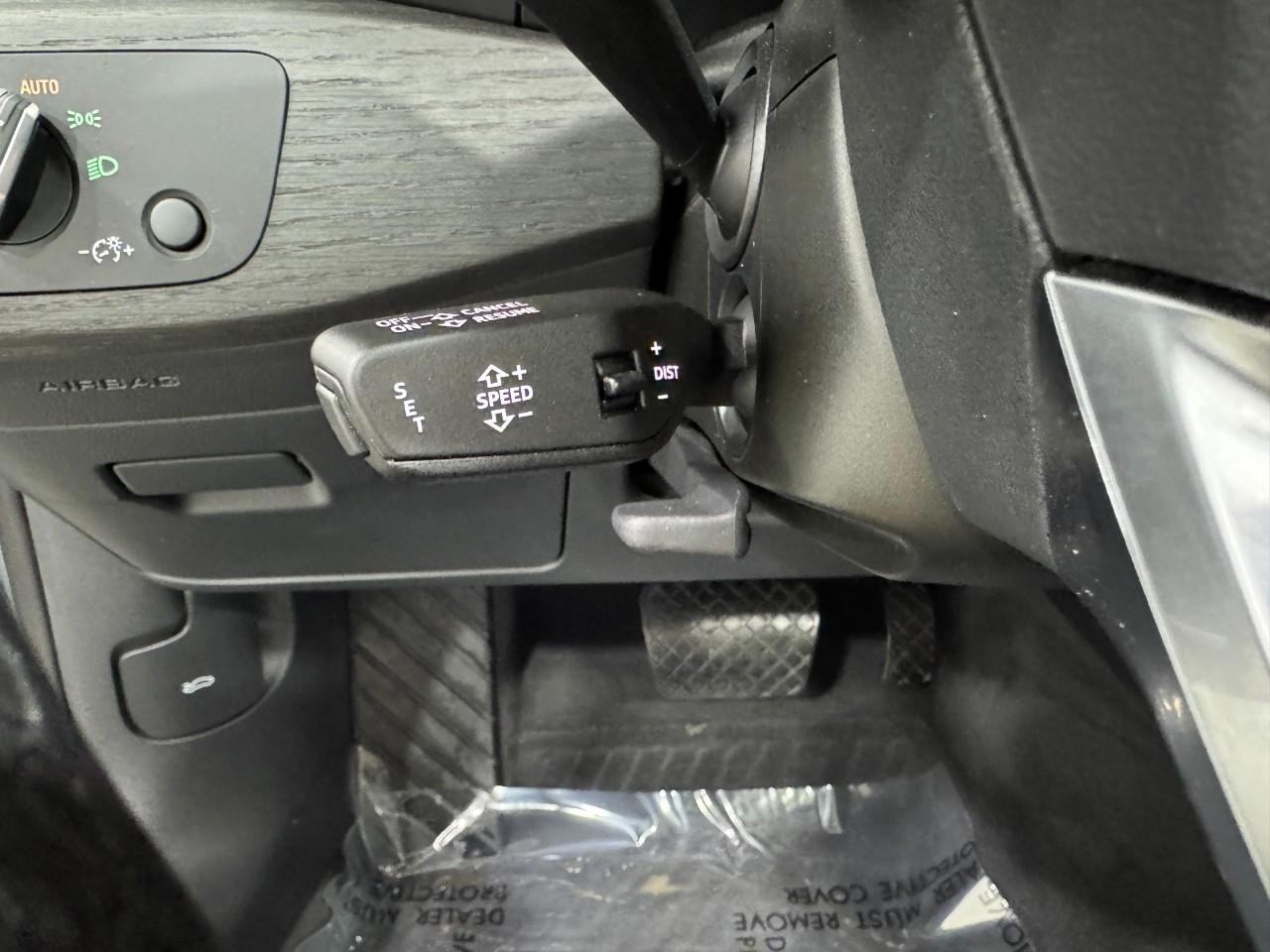 Audi A5 Cabriolet Vehicle Full-screen Gallery Image 31