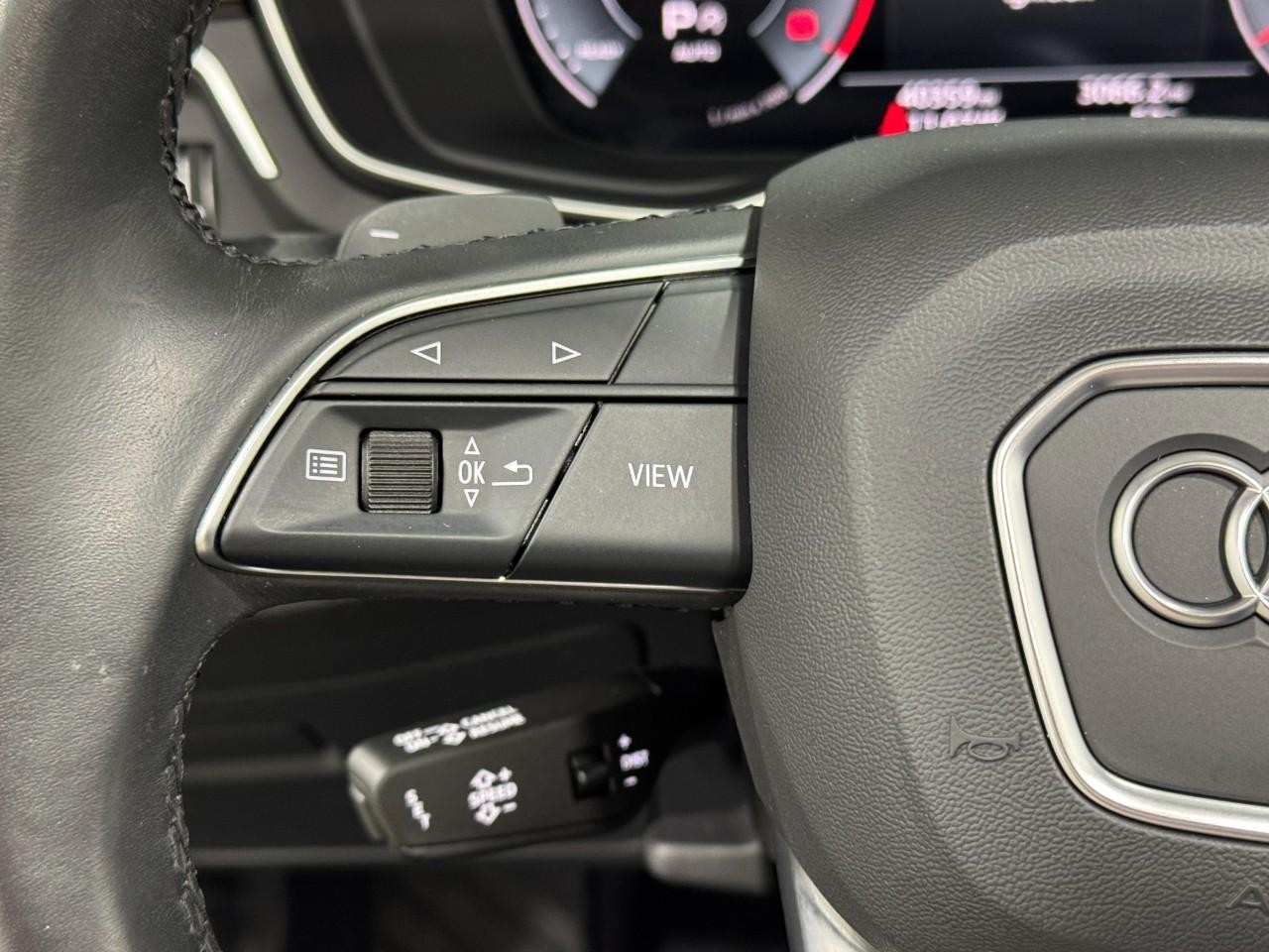 Audi A5 Cabriolet Vehicle Full-screen Gallery Image 32