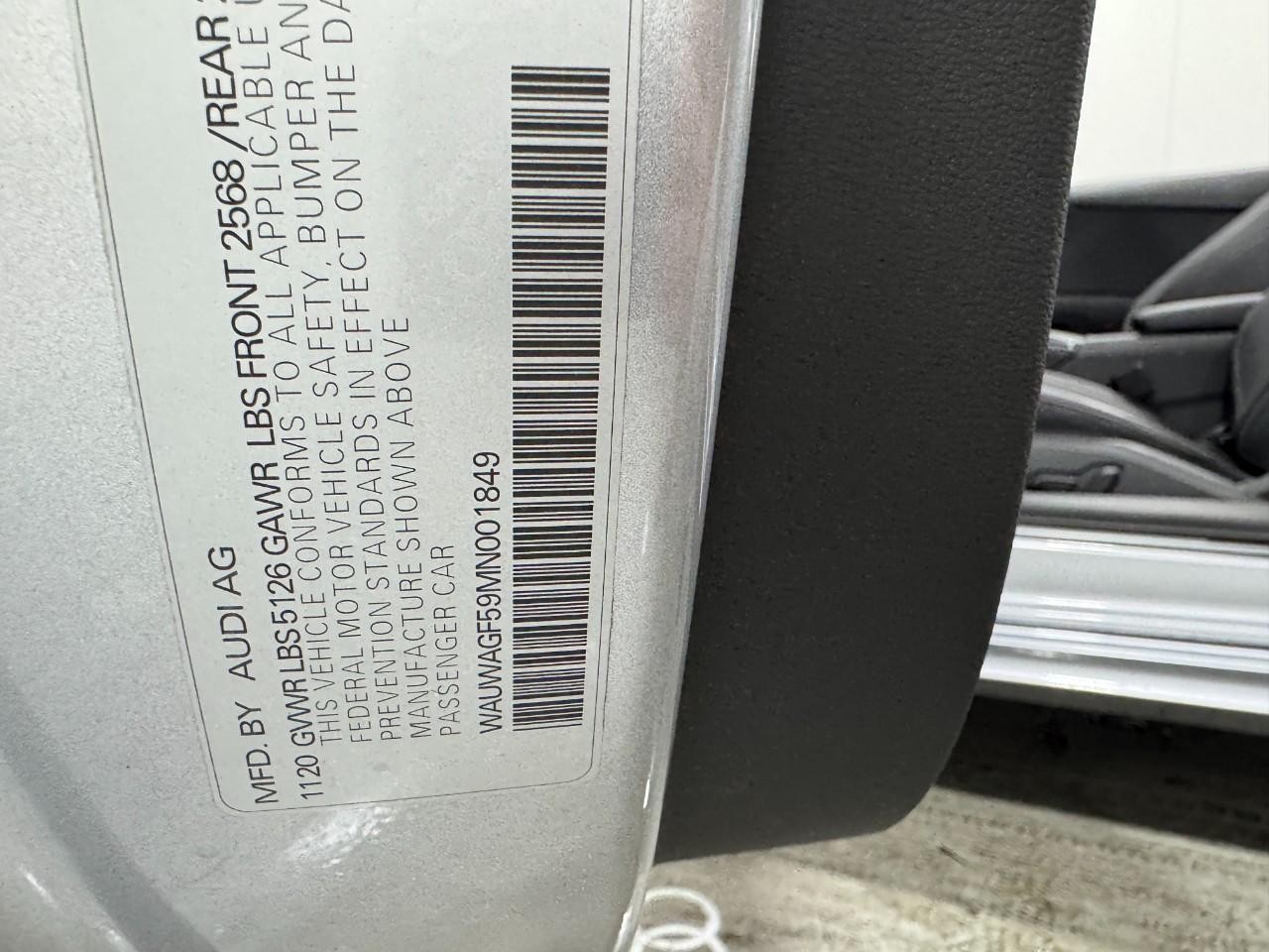 Audi A5 Cabriolet Vehicle Full-screen Gallery Image 36