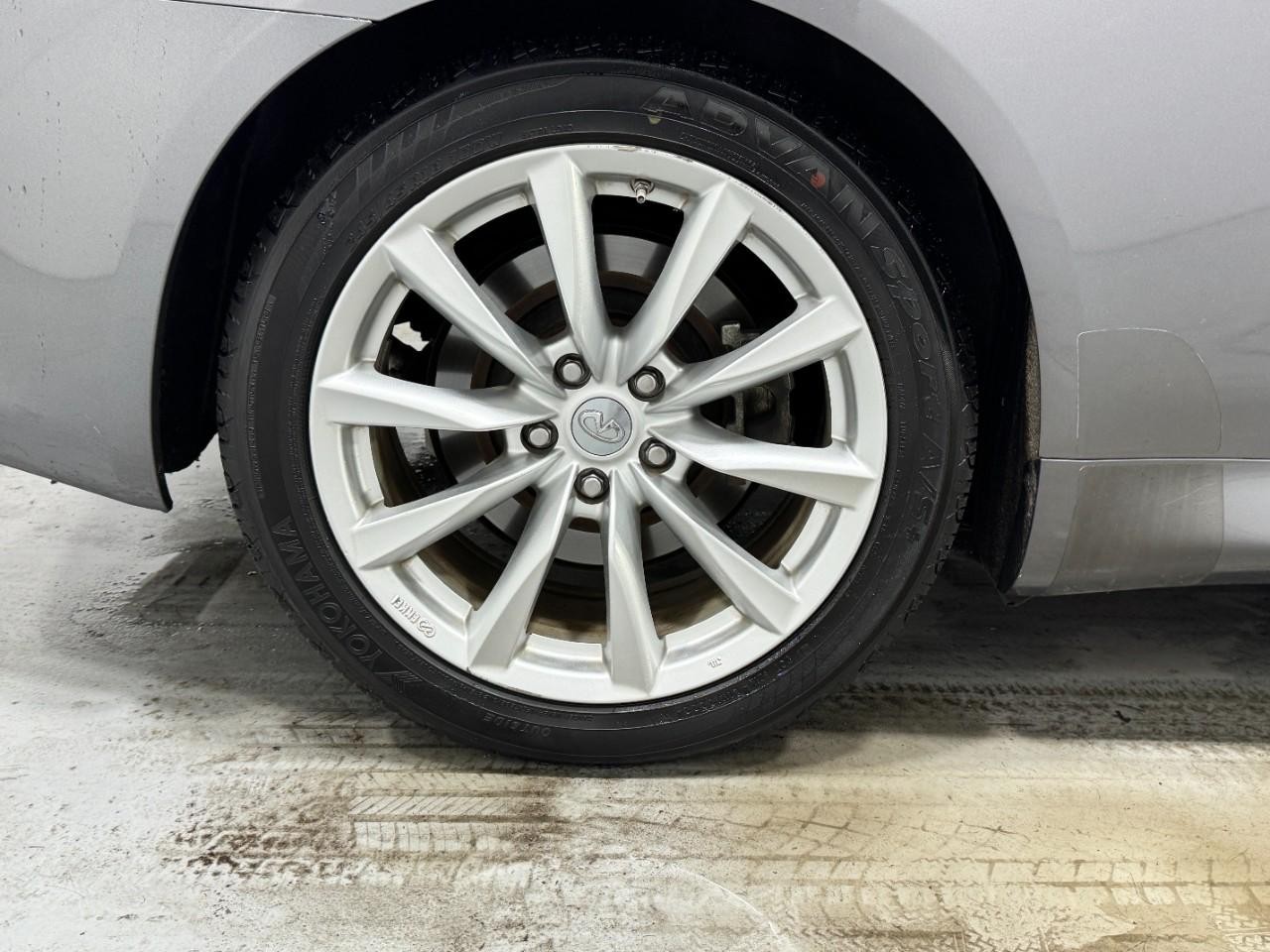 INFINITI G37 Convertible Vehicle Full-screen Gallery Image 5